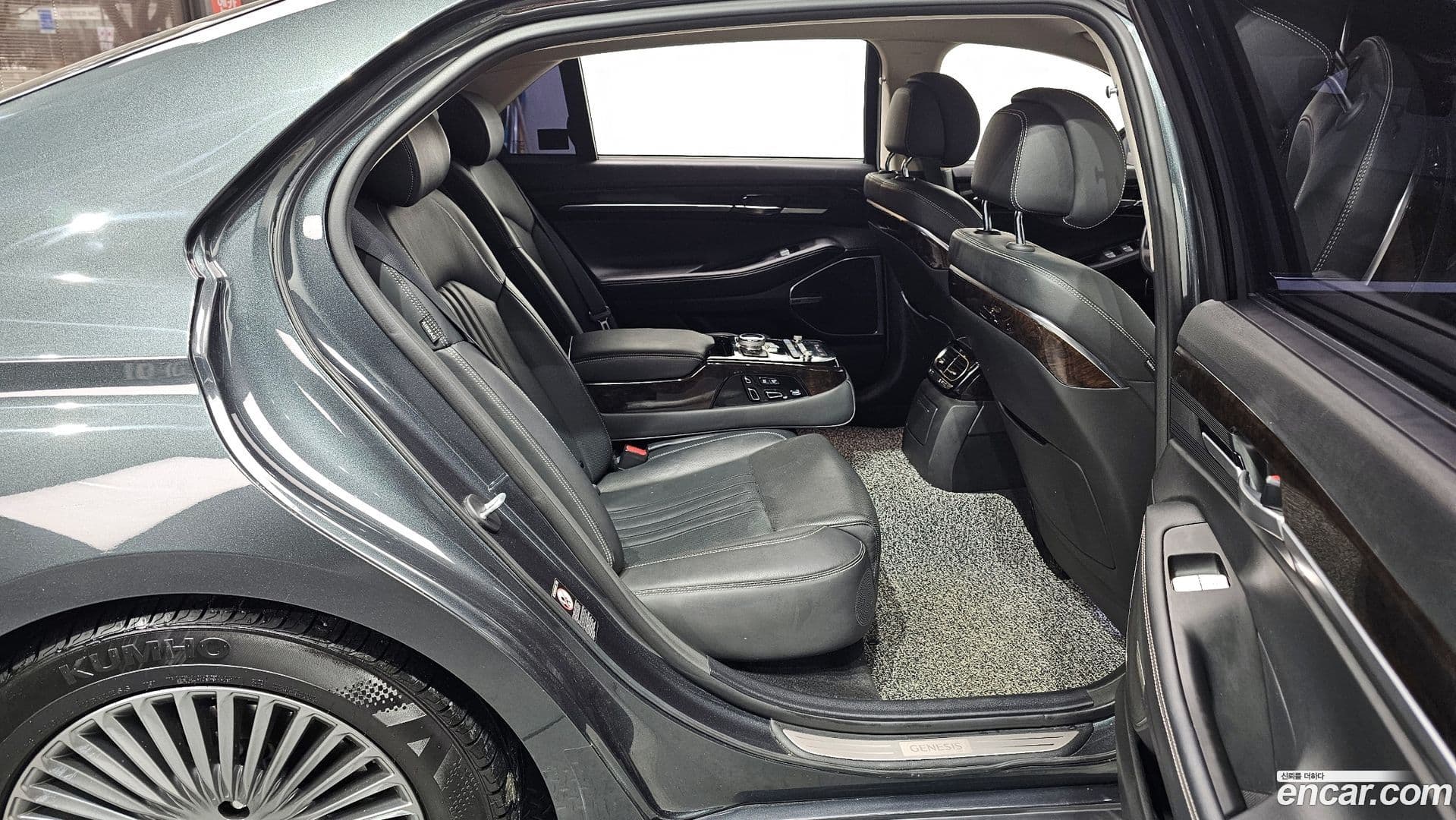 Main__Slider__Photo:G90 Genesis 2019.3-11