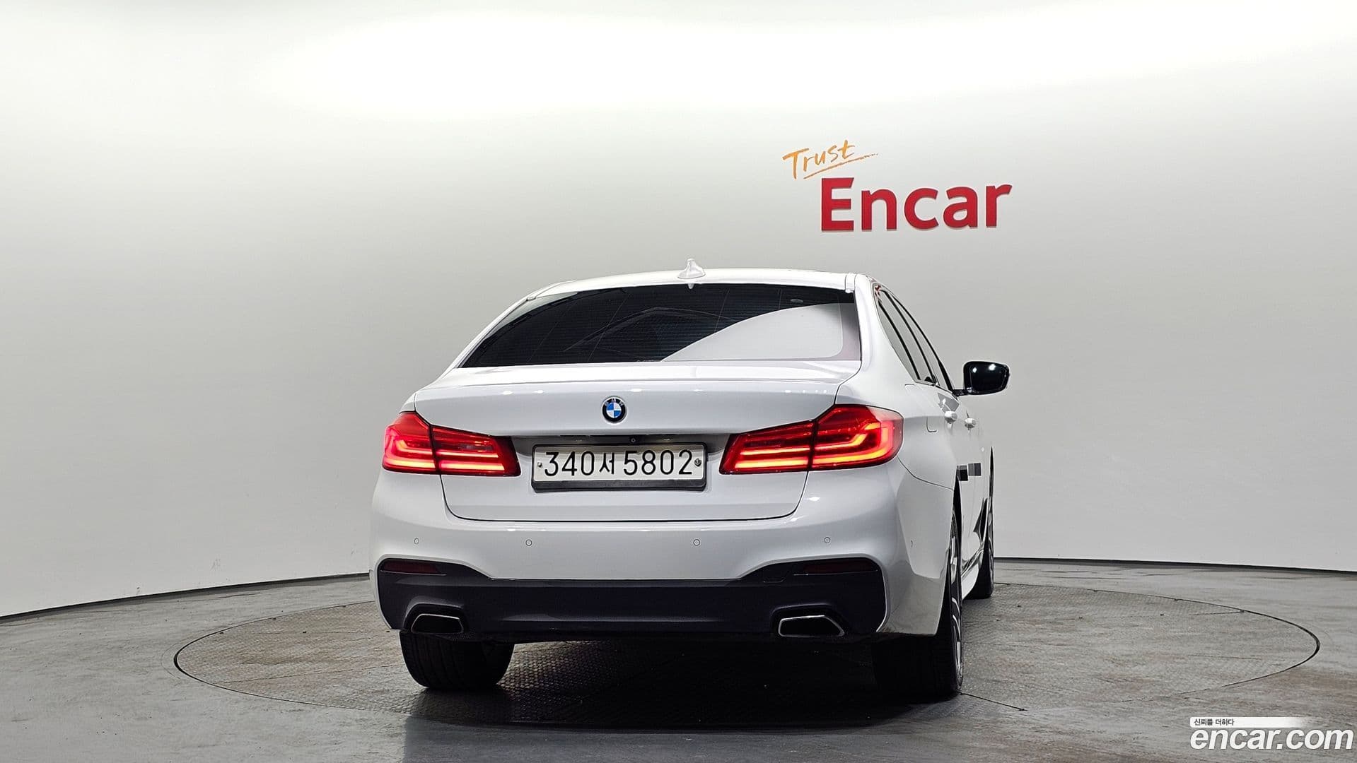 Main__Slider__Photo:5-Series BMW 2017.5-3