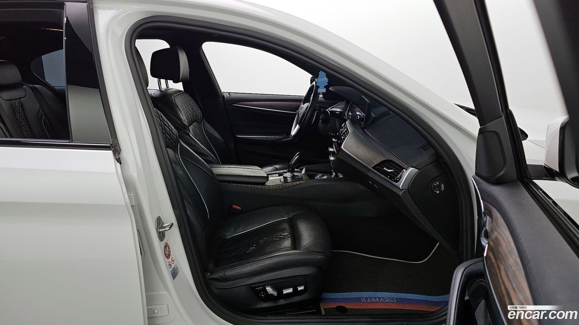 Main__Slider__Photo:5-Series BMW 2017.5-10