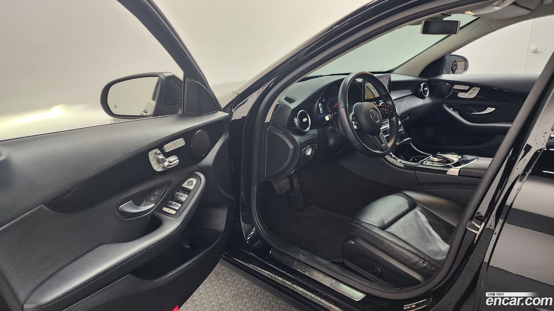 Main__Slider__Photo:C-Class Mercedes-Benz 2019.10-9