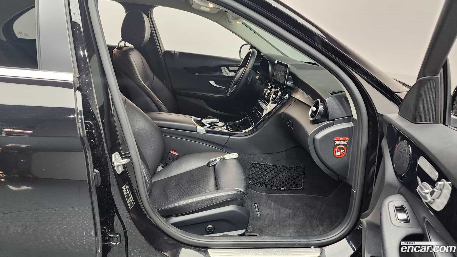 C-Class Mercedes-Benz 2019.10-OPTION-015