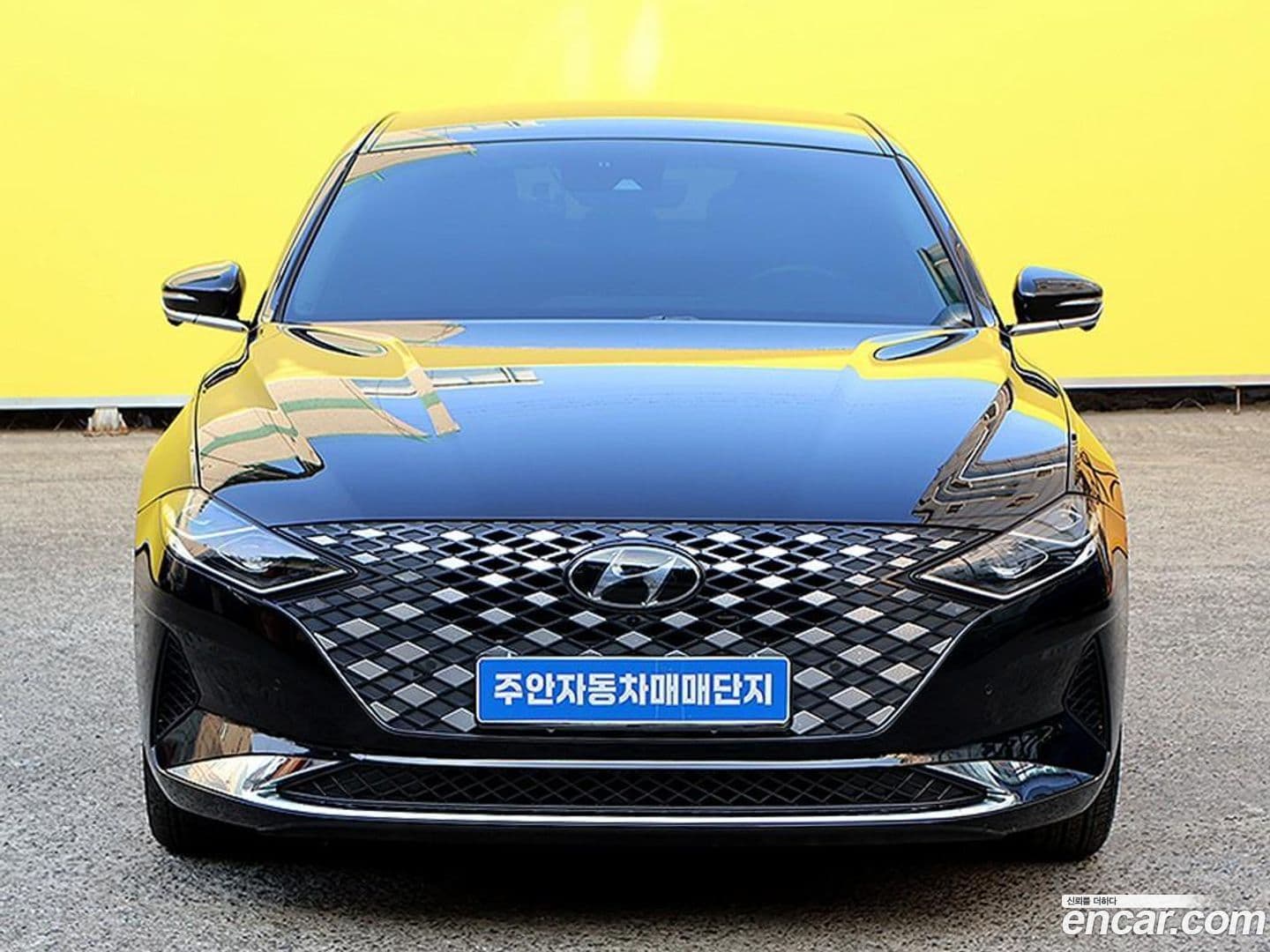 Main__Slider__Photo:Grandeur Hyundai 2022.6-2