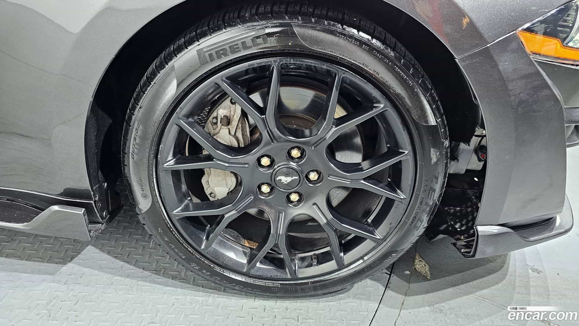 Mustang Ford 2020.3-OUTER-005