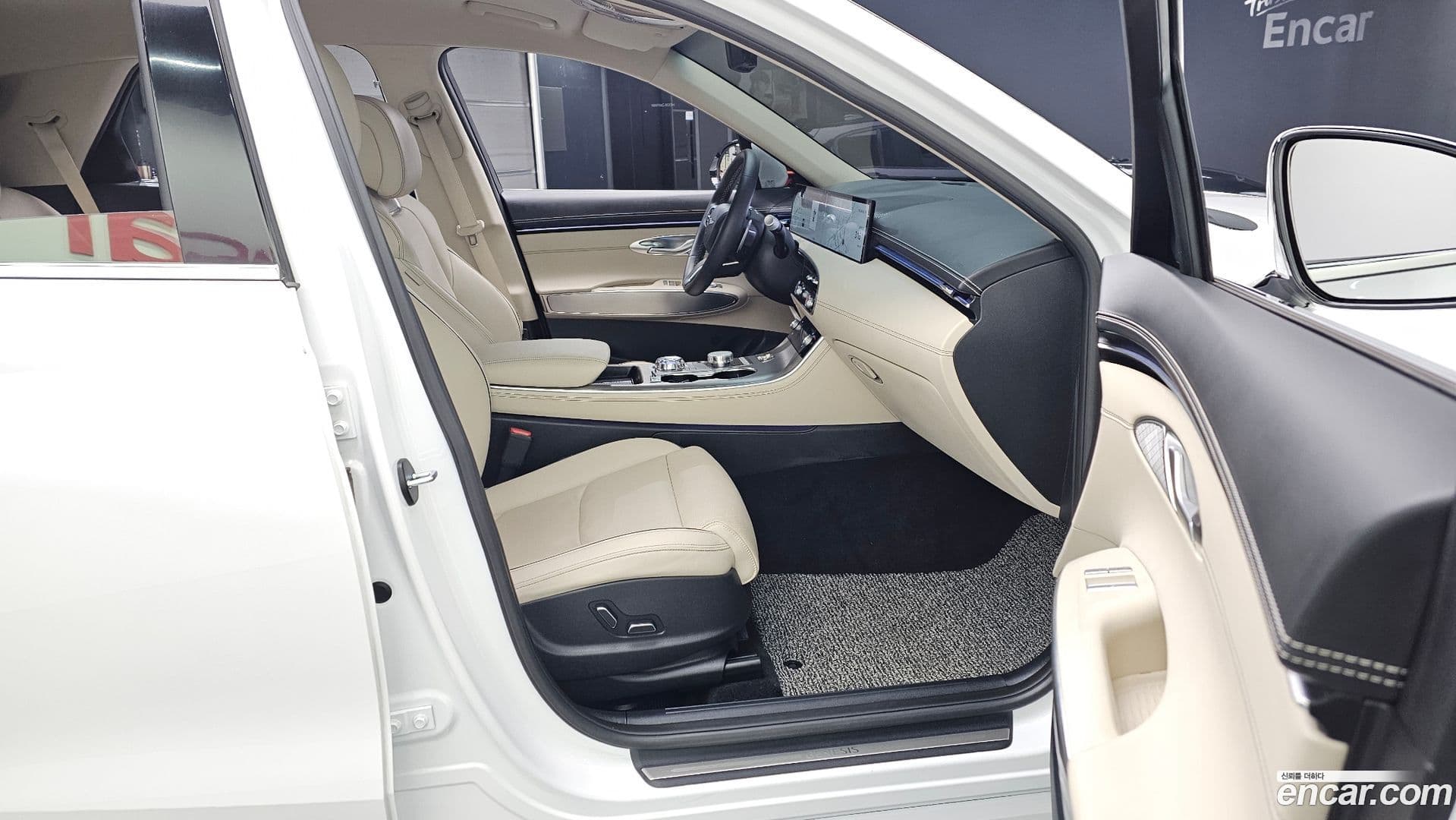 Main__Slider__Photo:GV70 Genesis 2025.2-10