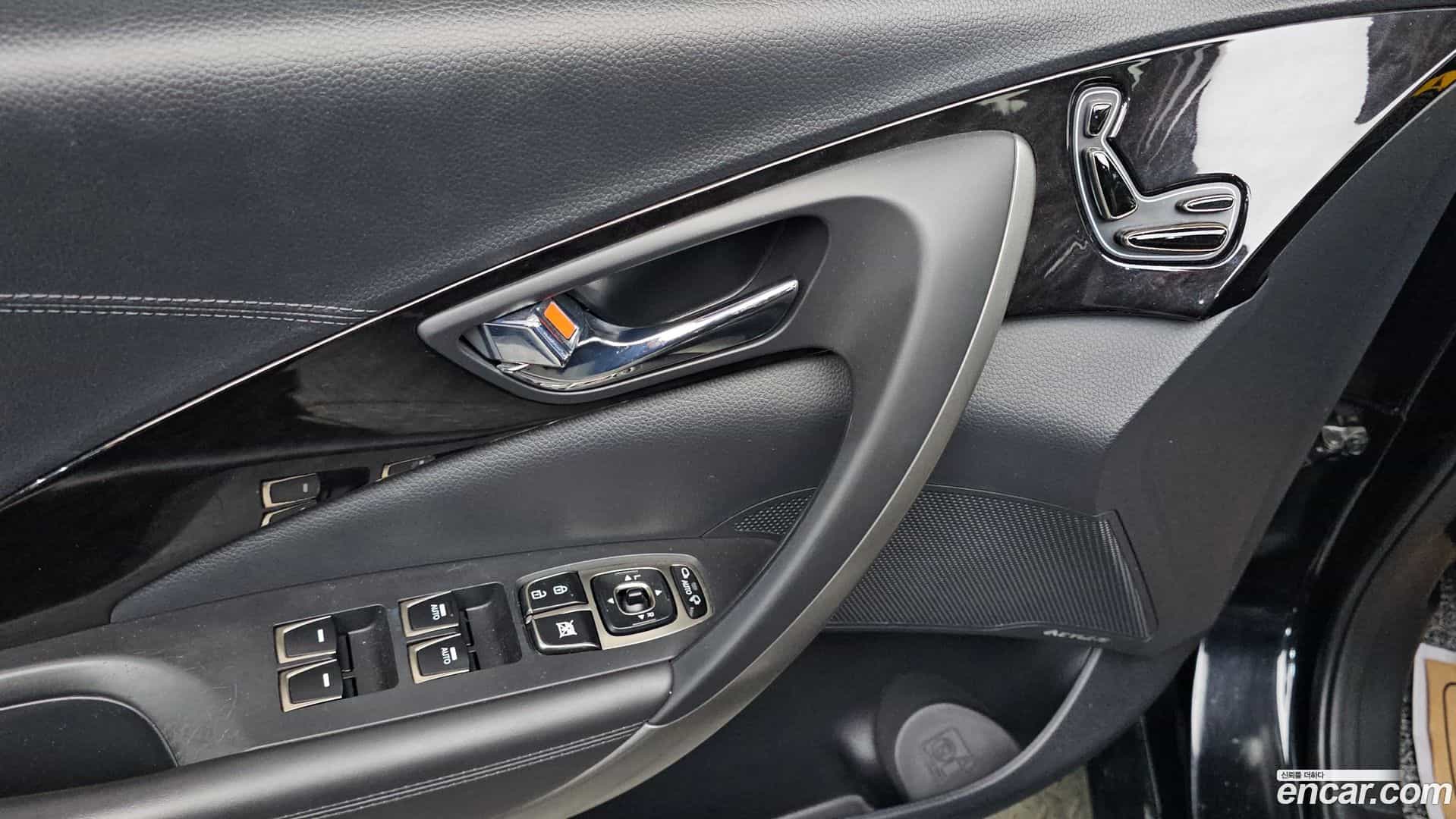 Grandeur Hyundai 2014.0-OPTION-017