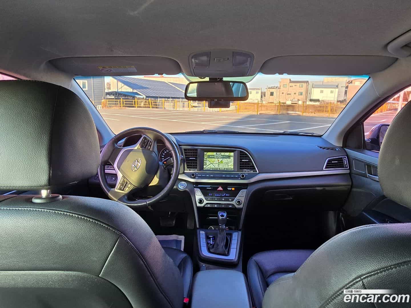 AVANTE Hyundai 2015.11-OPTION-023