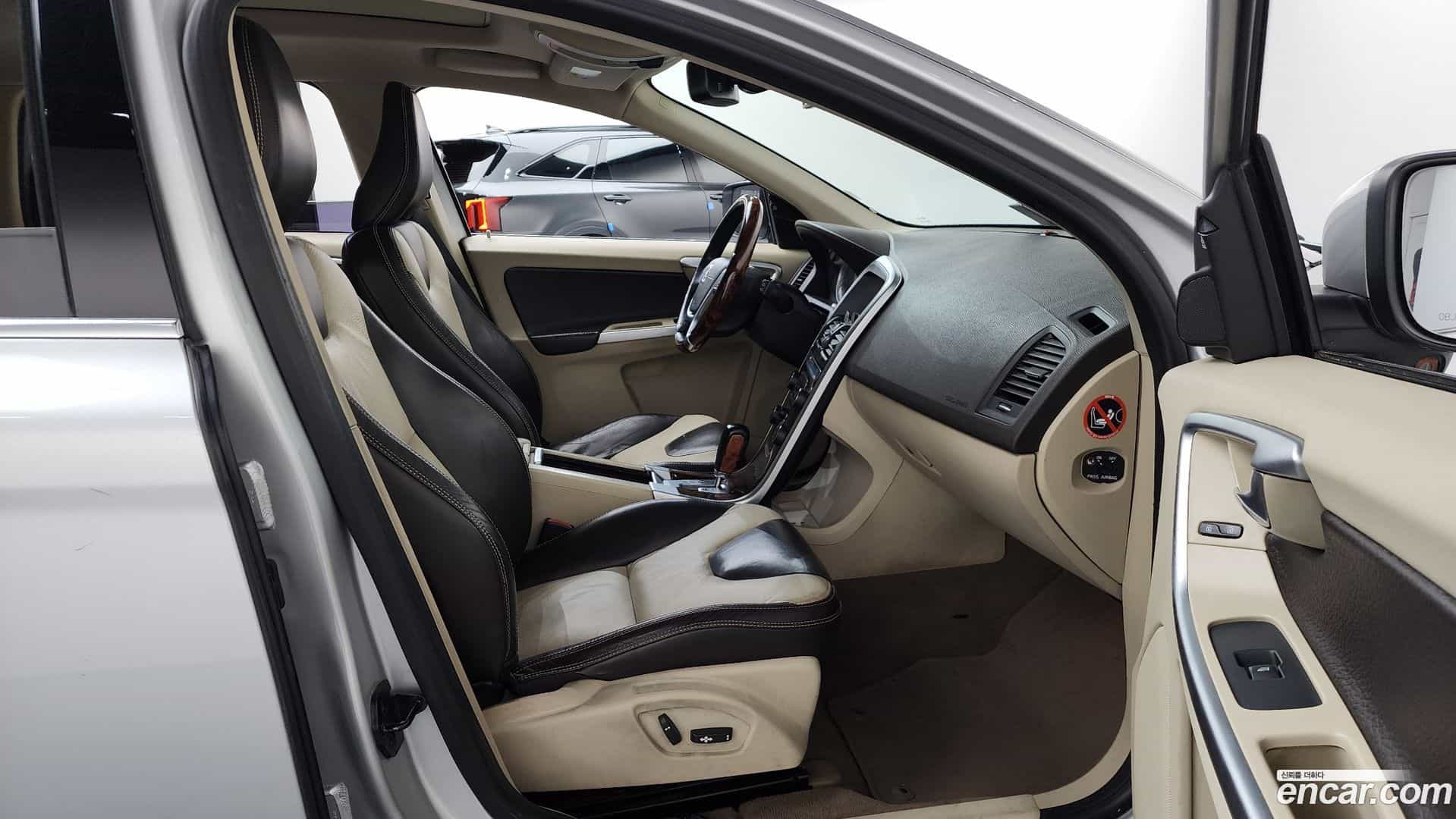 XC60 Volvo 2011.4-OPTION-015