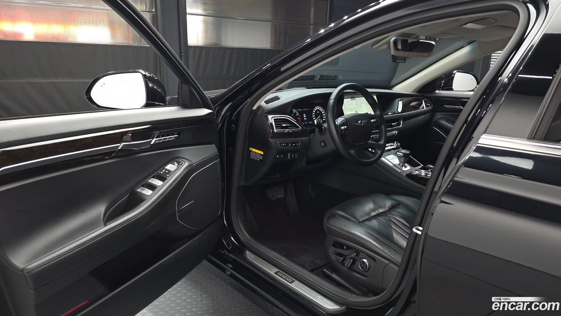 Main__Slider__Photo:G90 Genesis 2019.7-9