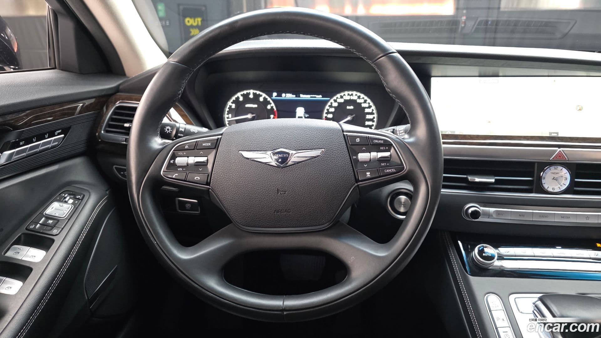 Main__Slider__Photo:G90 Genesis 2019.7-12