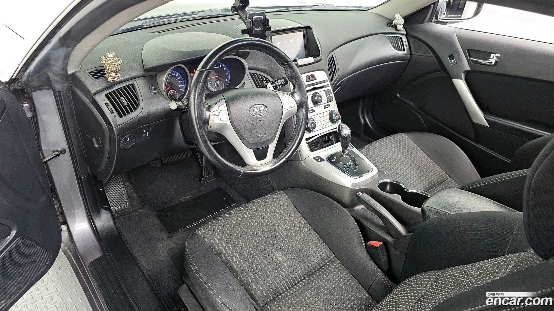 Main__Slider__Photo:Genesis Hyundai 2010.2-6