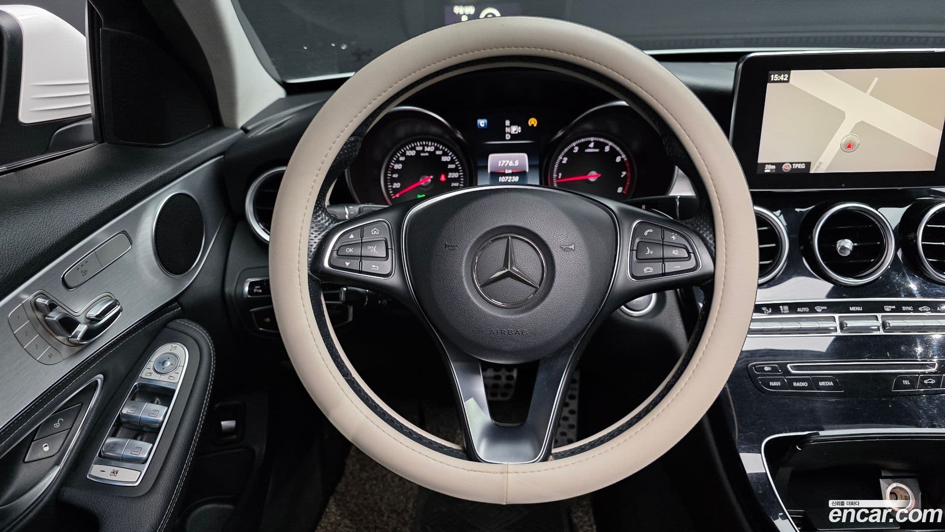 Main__Slider__Photo:C-Class Mercedes-Benz 2014.9-12