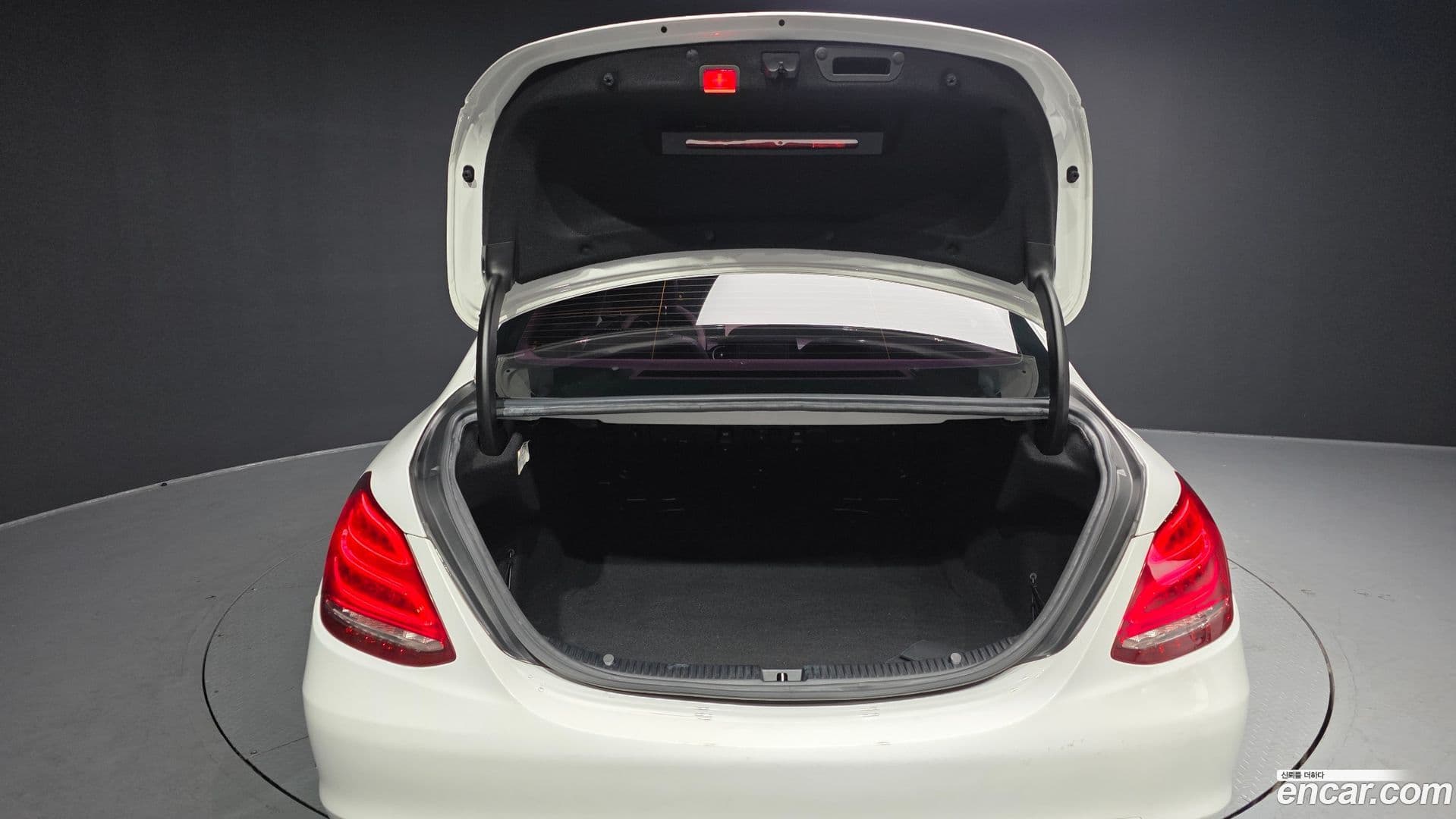 Main__Slider__Photo:C-Class Mercedes-Benz 2014.9-19