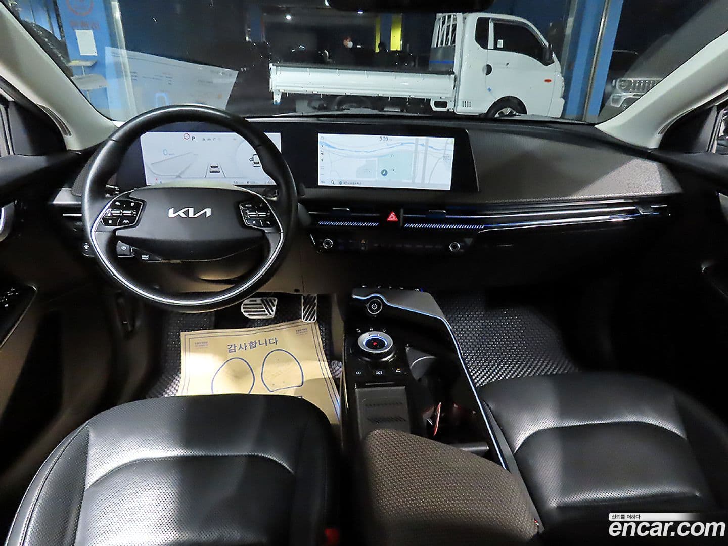 Main__Slider__Photo:EV6 Kia 2022.1-4