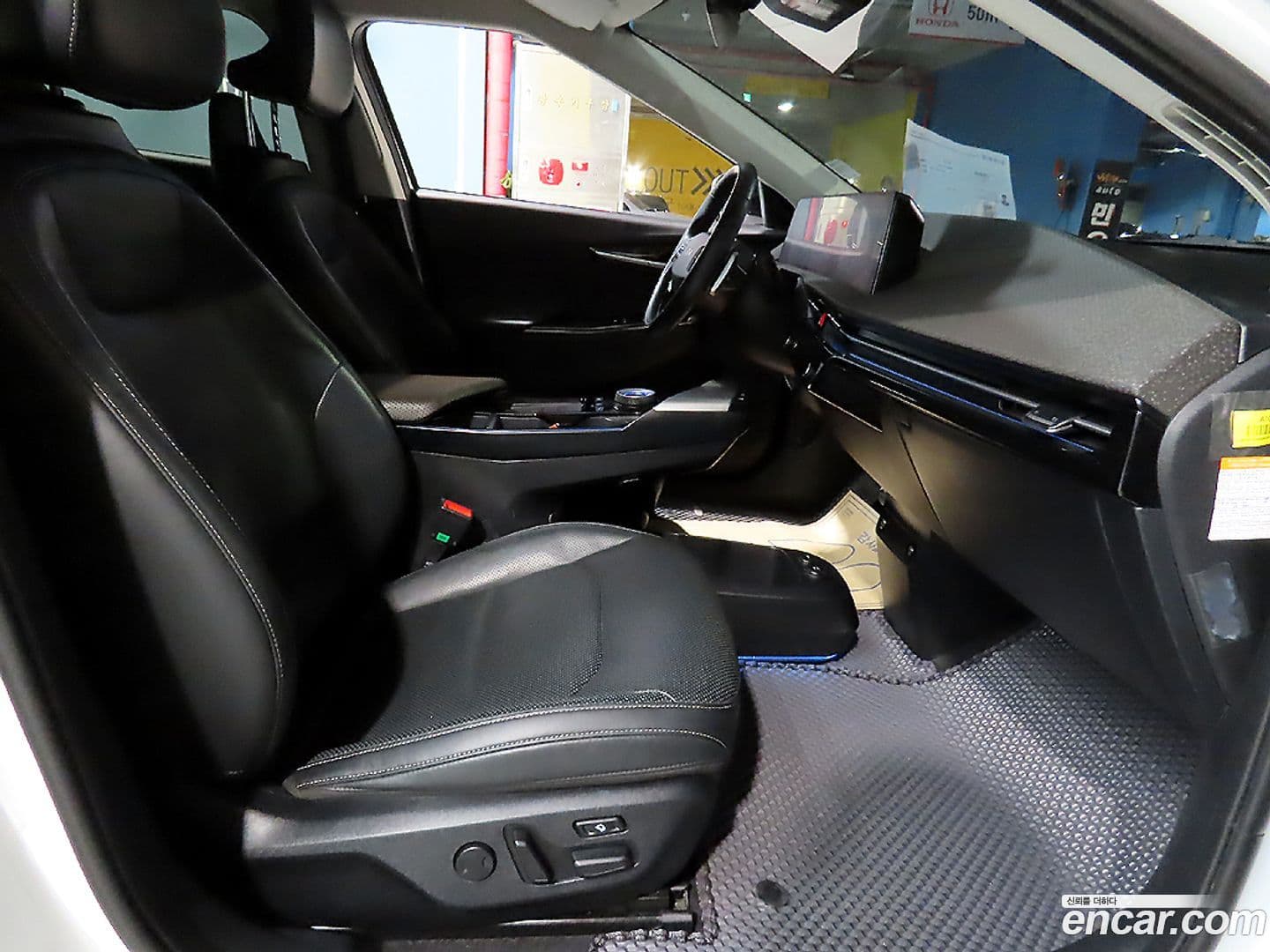 Main__Slider__Photo:EV6 Kia 2022.1-7