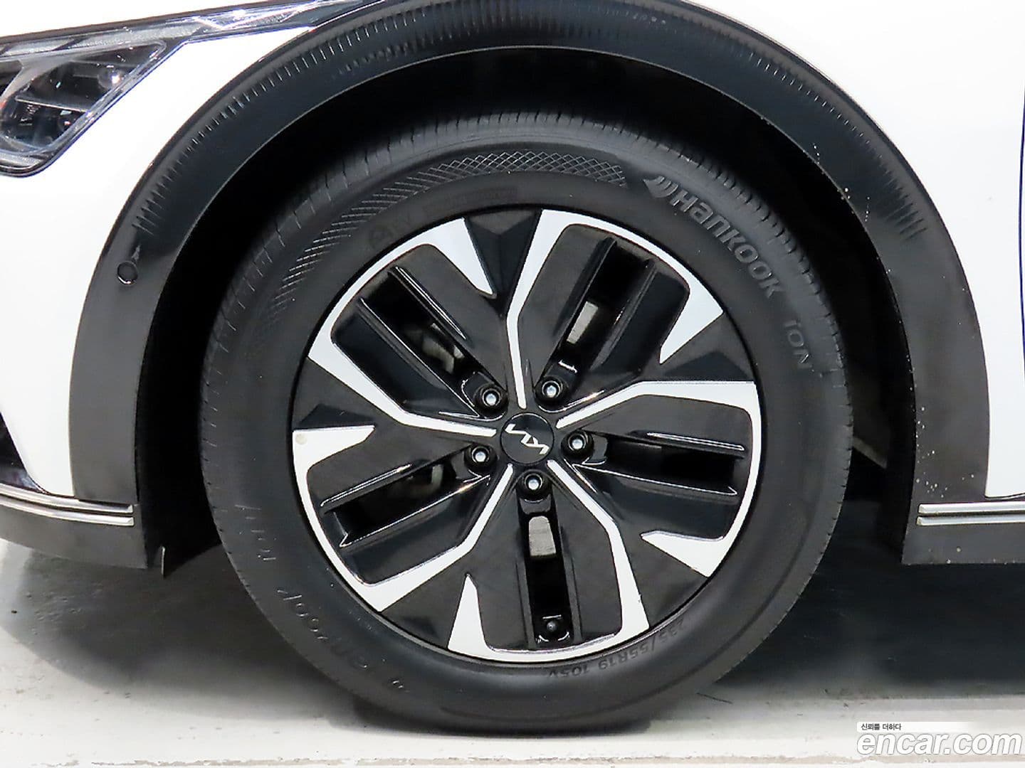 Main__Slider__Photo:EV6 Kia 2022.1-19