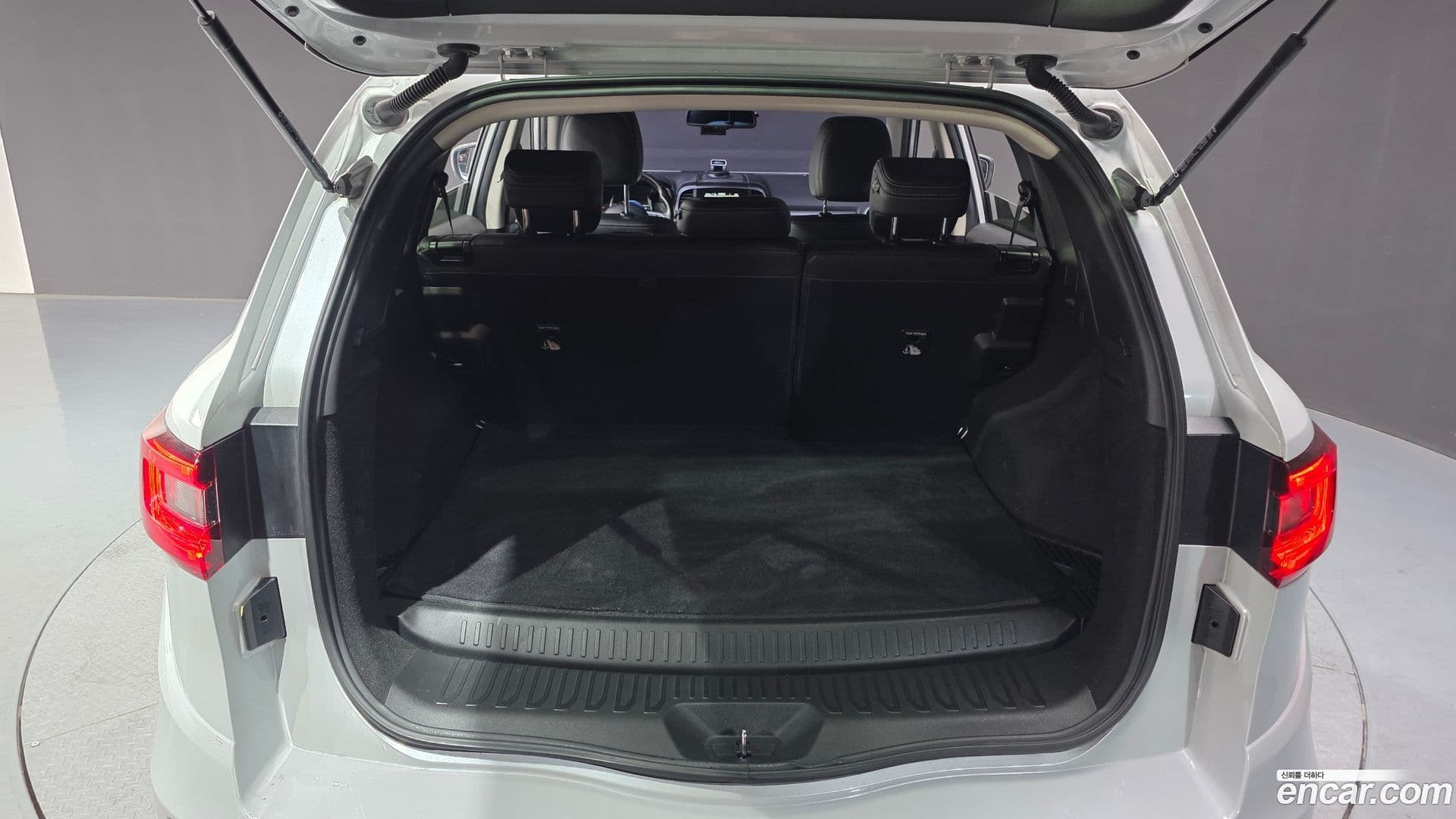 Main__Slider__Photo:QM6 Renault-KoreaSamsung 2020.7-19