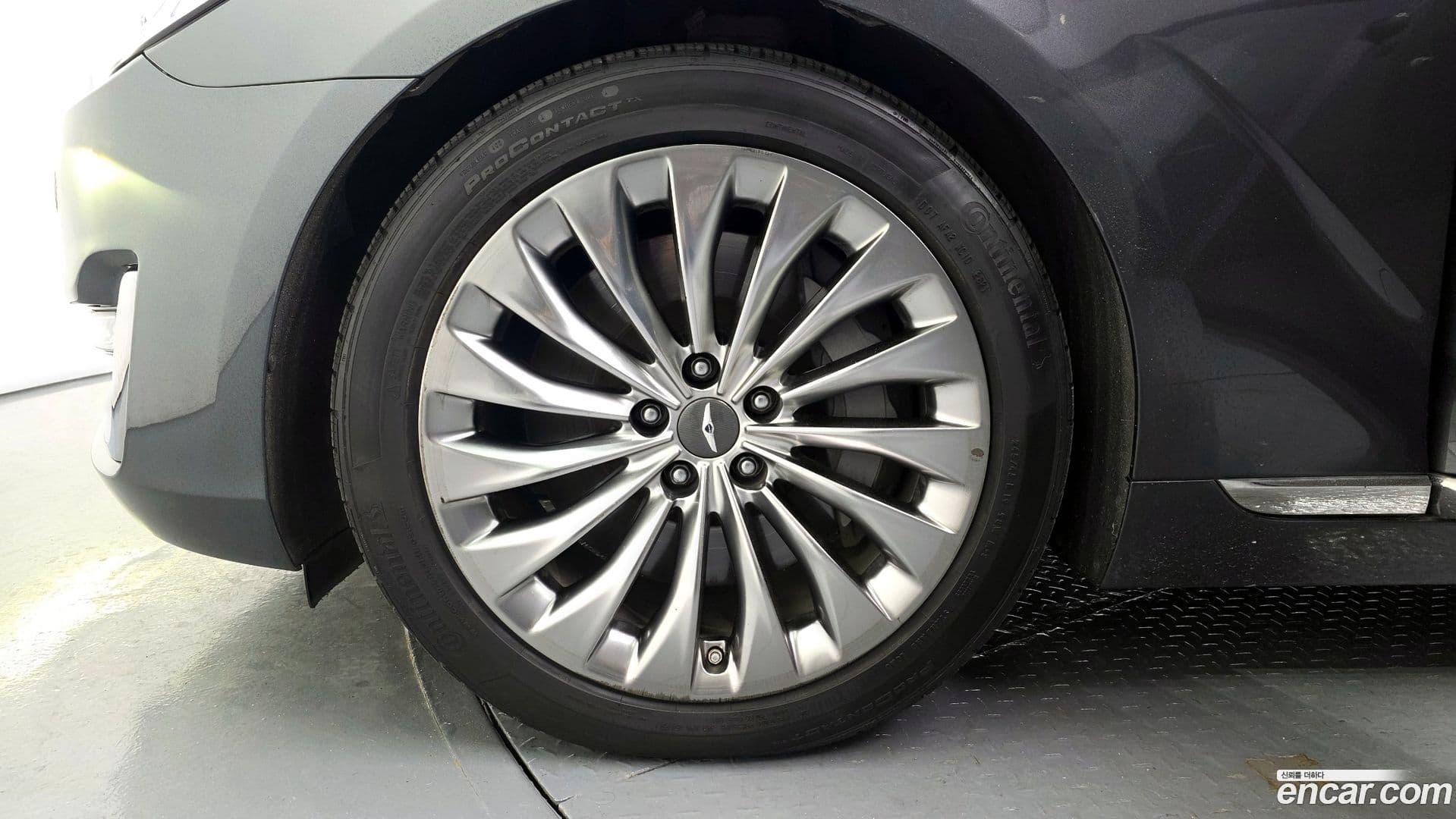 Main__Slider__Photo:EQ900 Genesis 2017.4-4