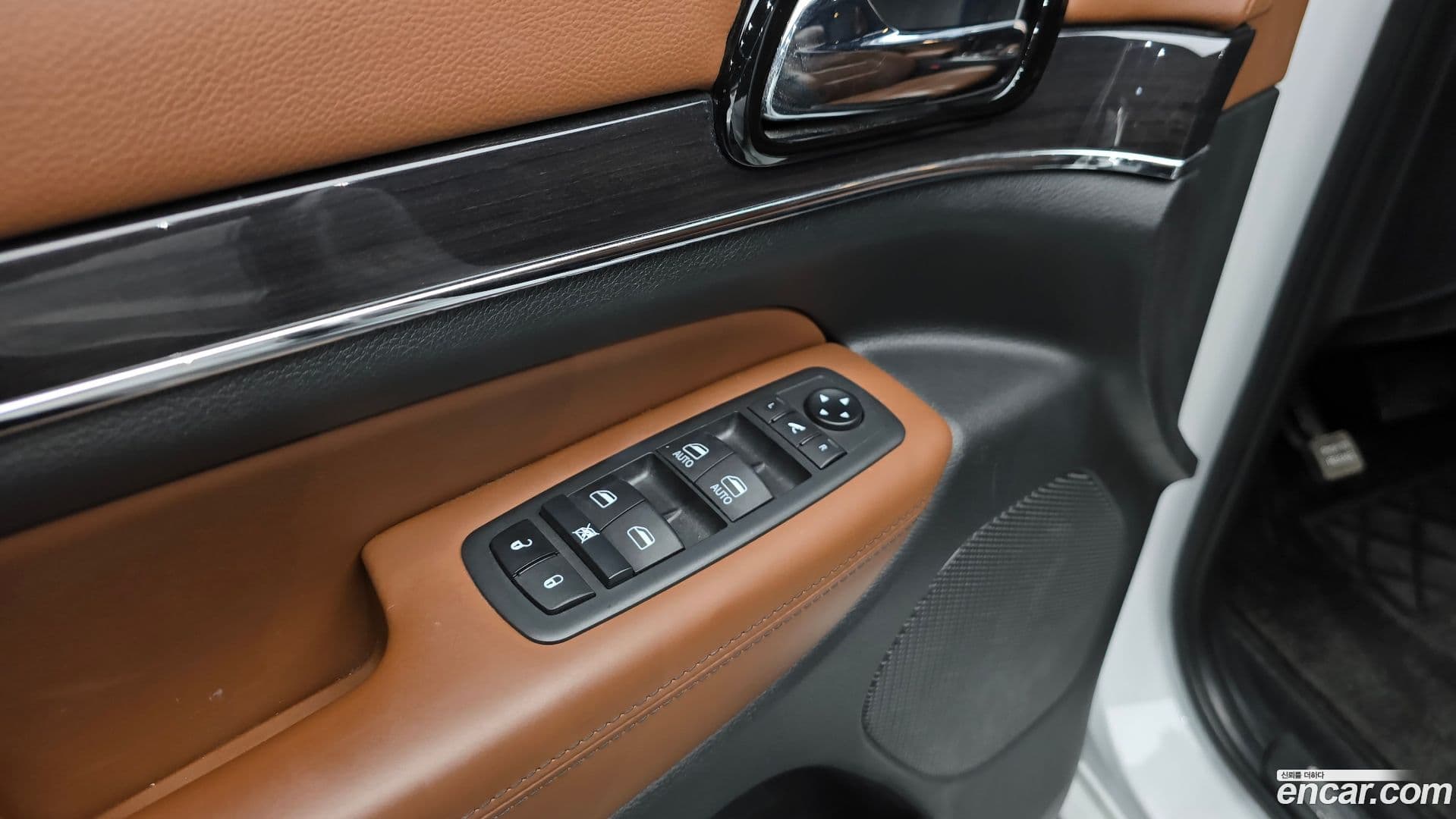 Main__Slider__Photo:Cherokee Jeep 2021.3-16