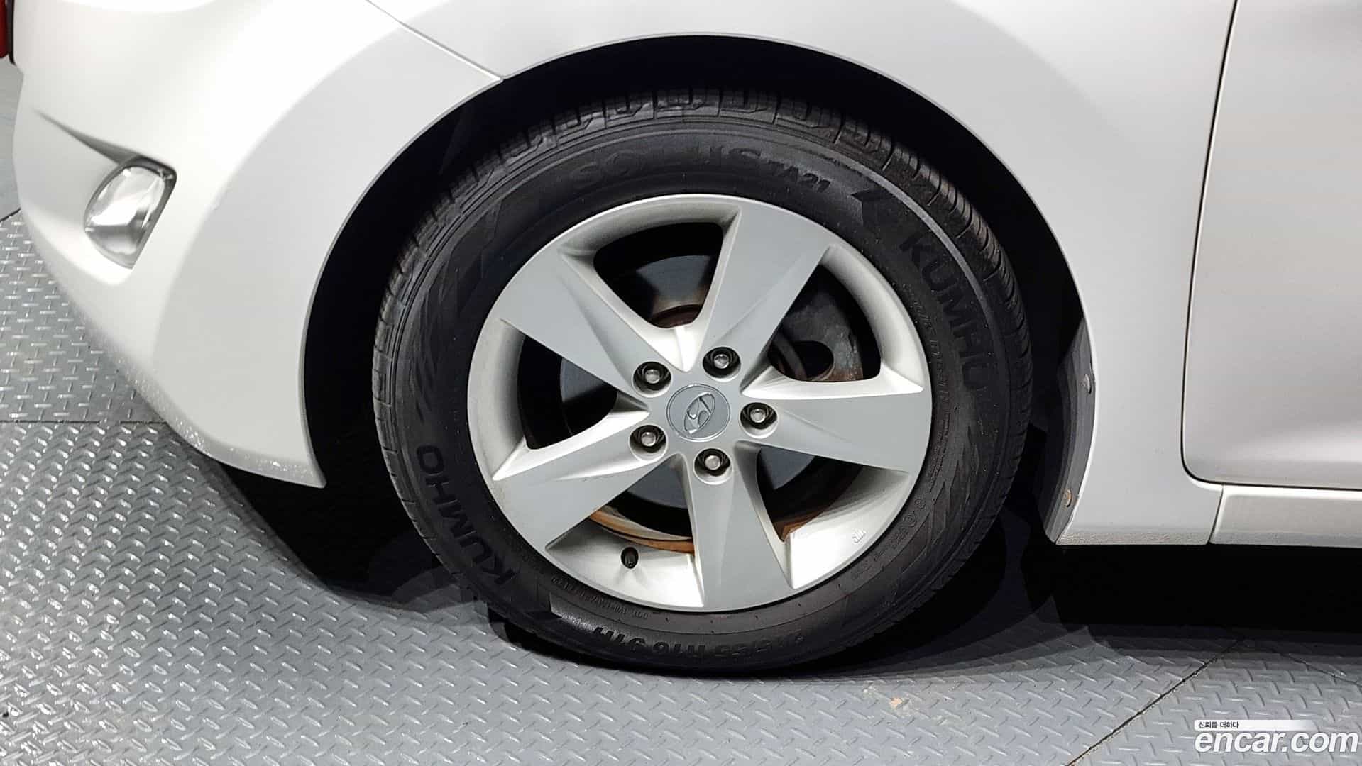 AVANTE Hyundai 2012.2-OUTER-005