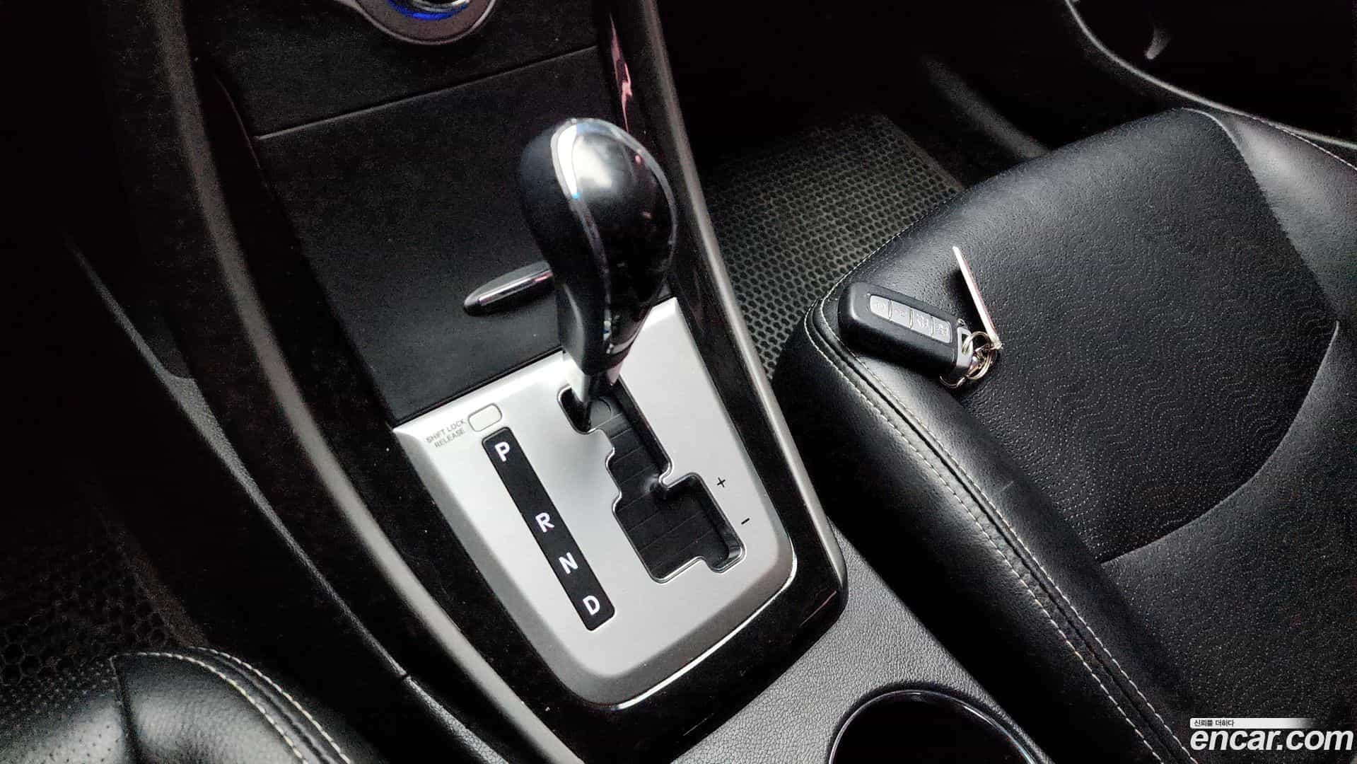 AVANTE Hyundai 2012.2-INNER-009