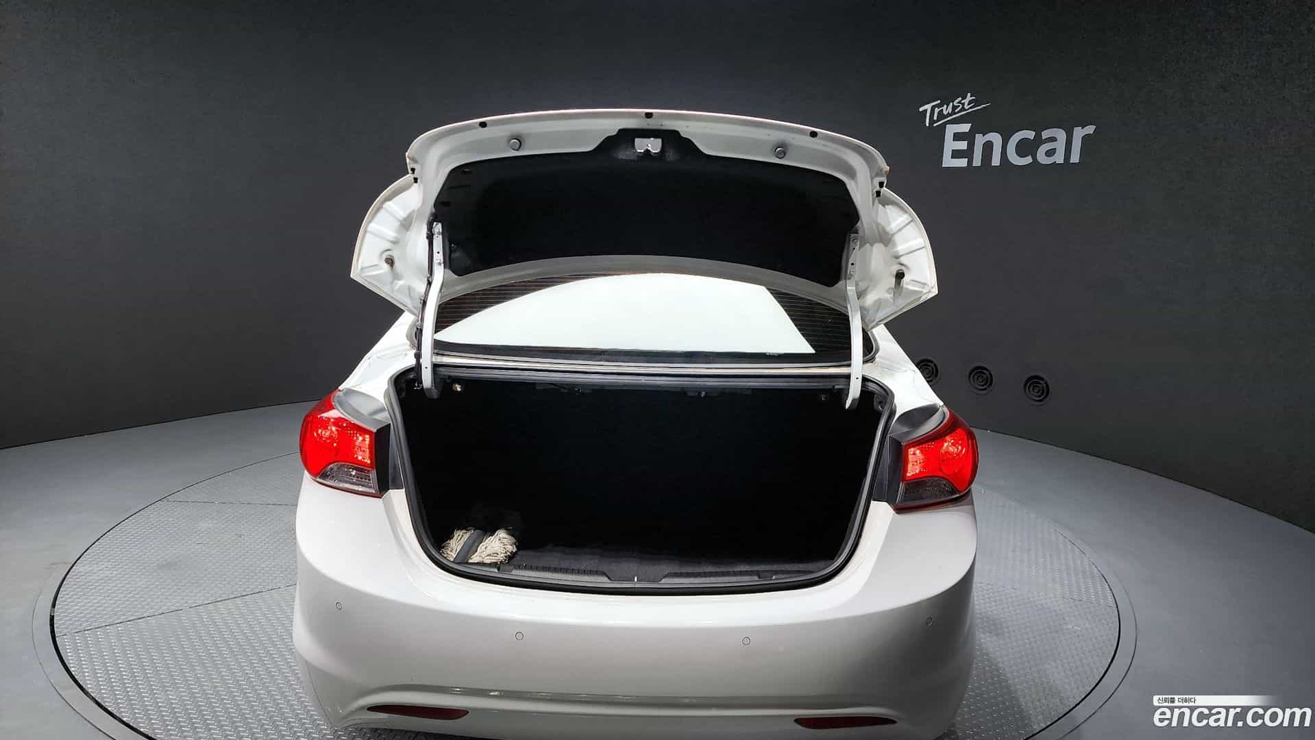 AVANTE Hyundai 2012.2-OPTION-024