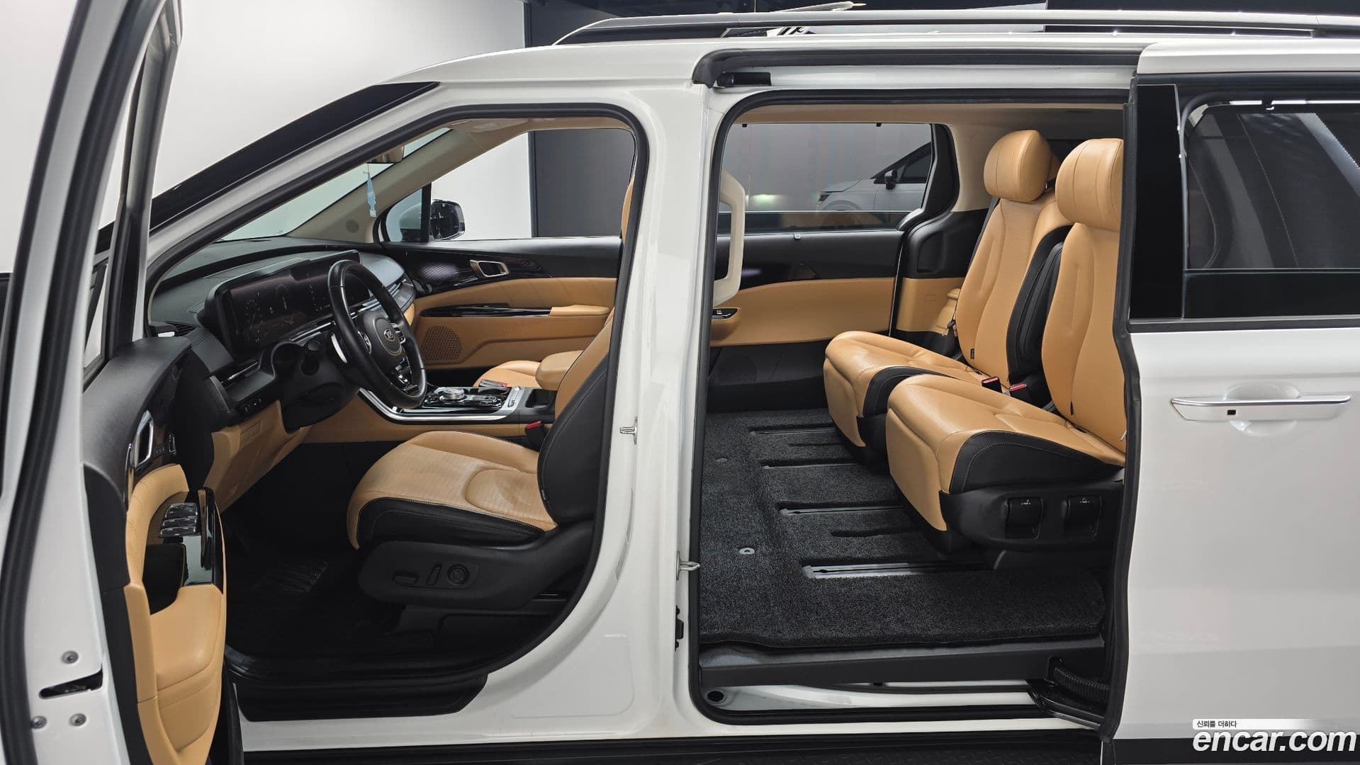 Main__Slider__Photo:Canival Kia 2020.8-16