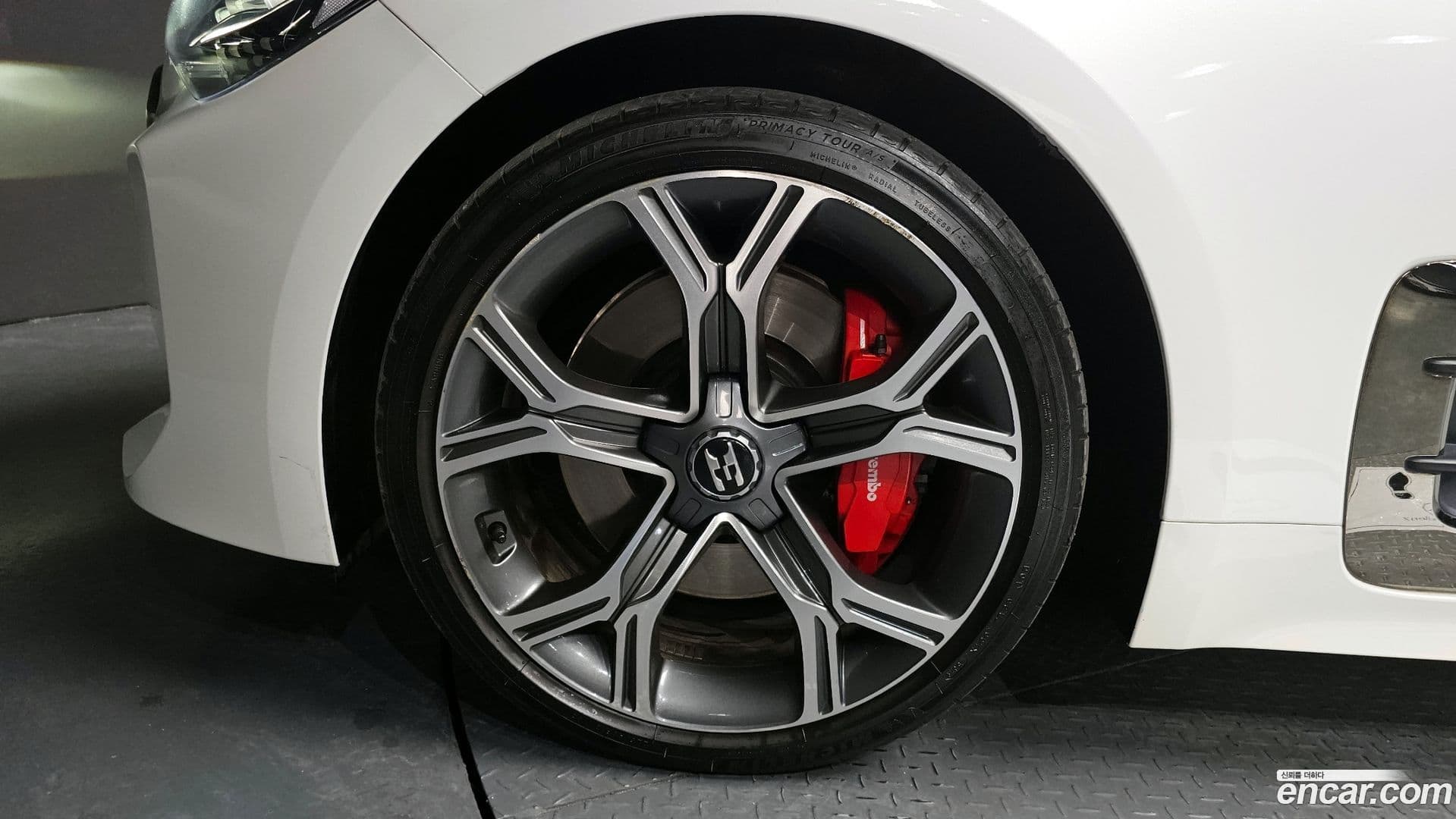 Main__Slider__Photo:Stinger Kia 2020.6-4