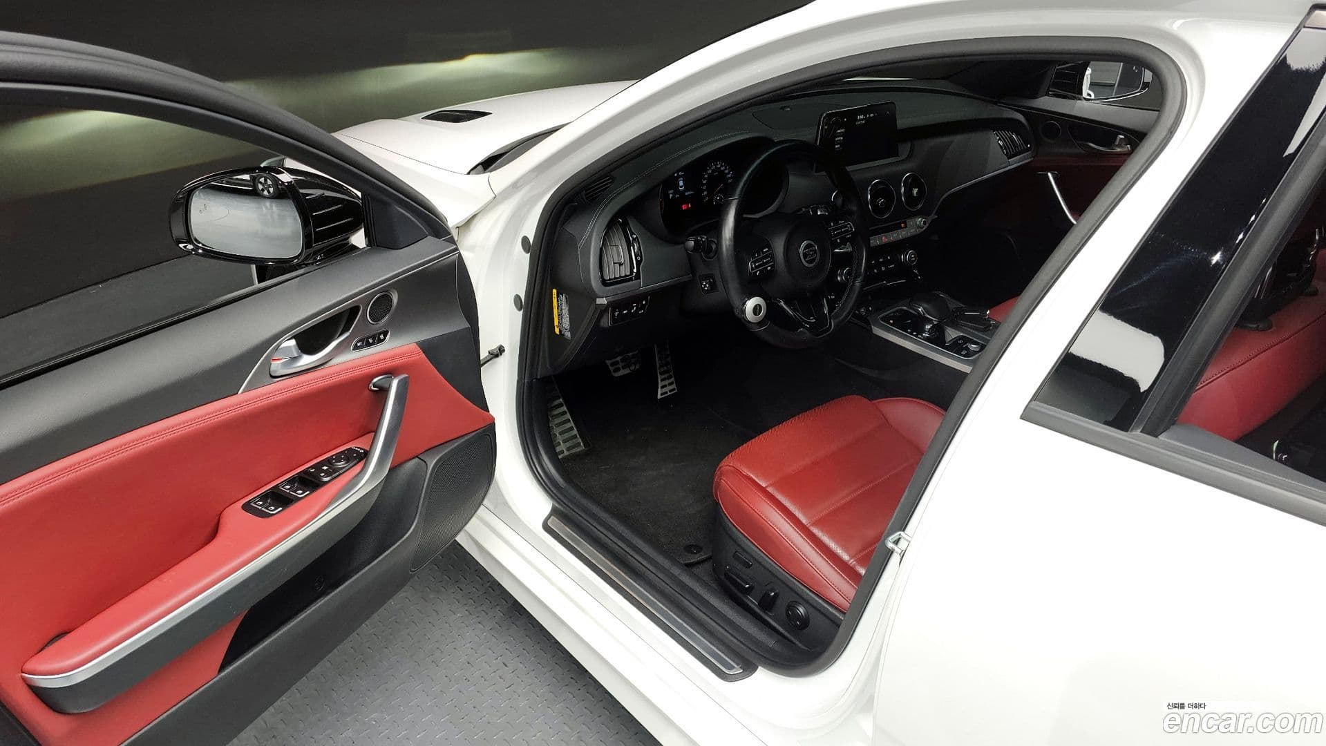 Main__Slider__Photo:Stinger Kia 2020.6-10