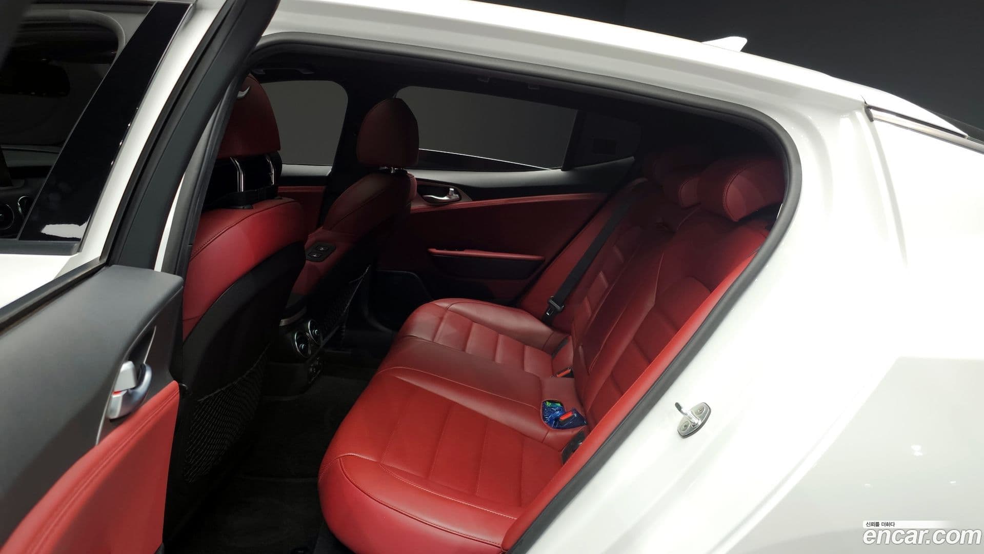 Main__Slider__Photo:Stinger Kia 2020.6-11