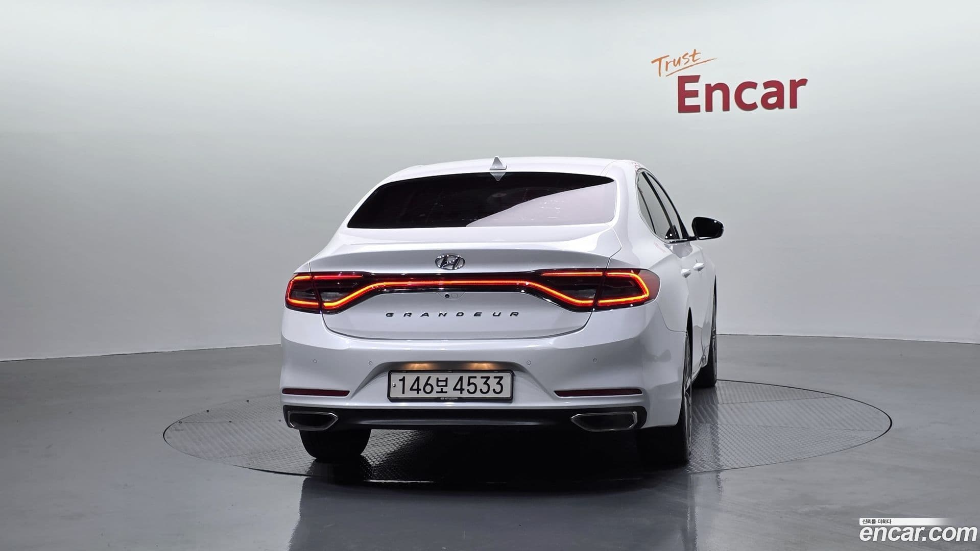 Main__Slider__Photo:Grandeur Hyundai 2017.5-3