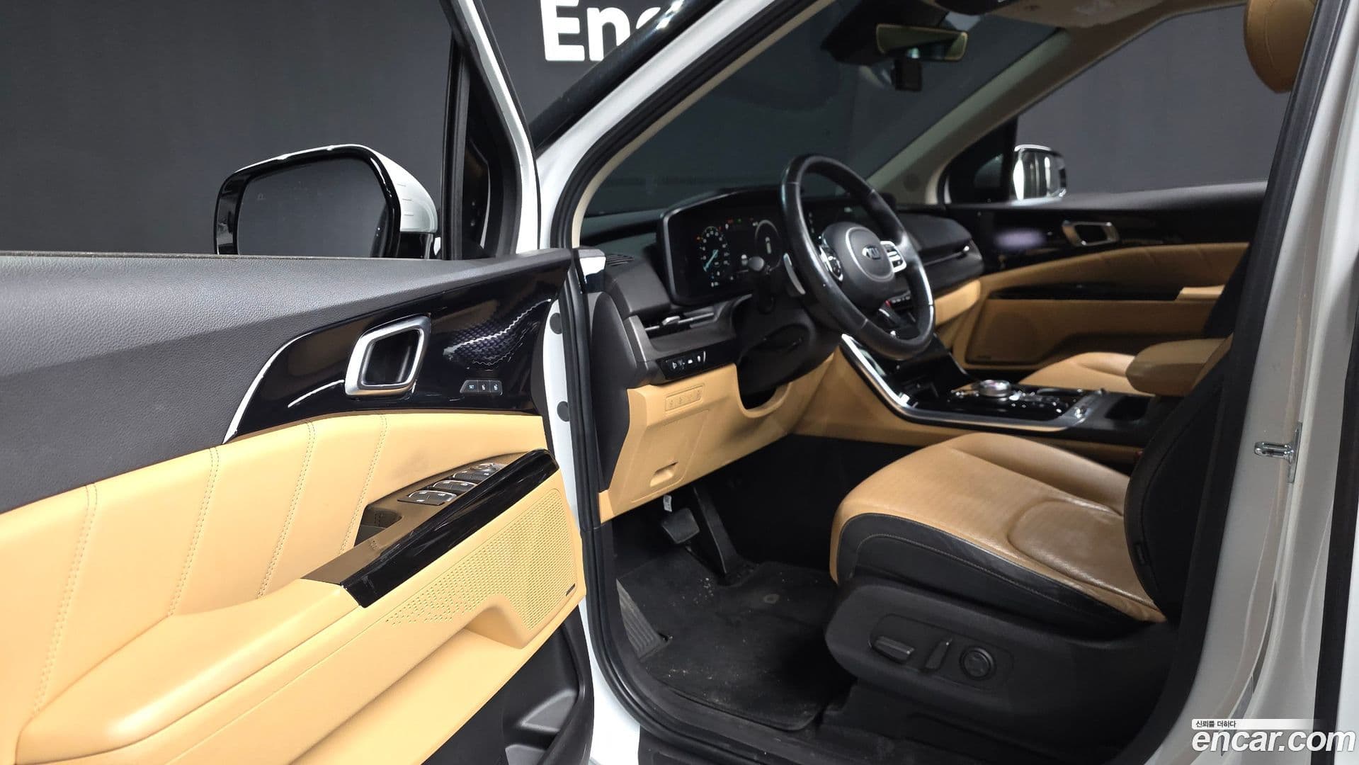 Main__Slider__Photo:Canival Kia 2021.2-9