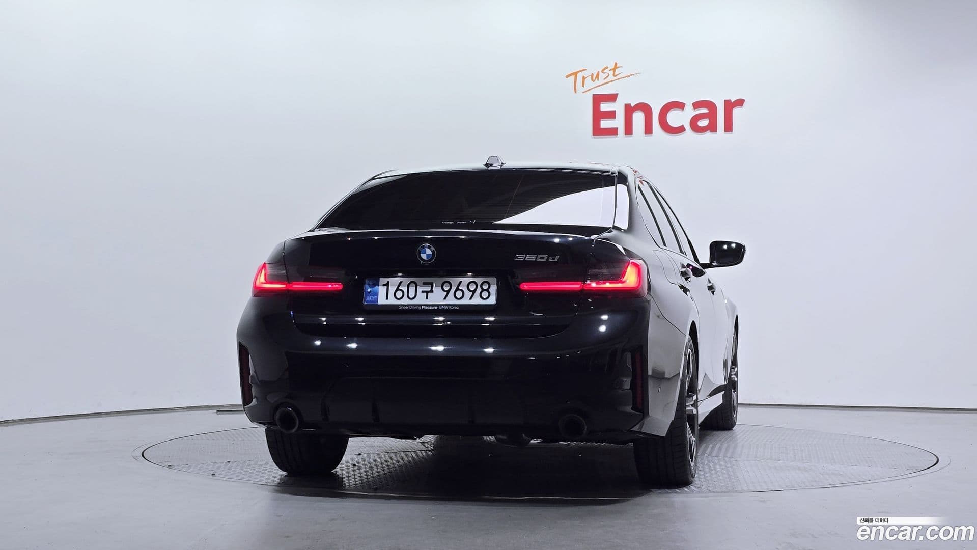 Main__Slider__Photo:3-Series BMW 2024.10-3