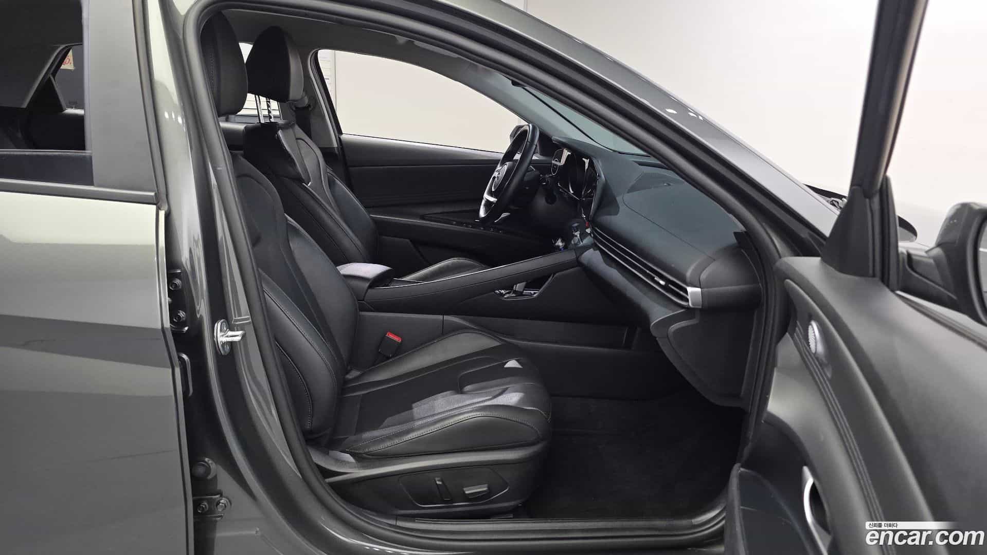 AVANTE Hyundai 2022.4-OPTION-017