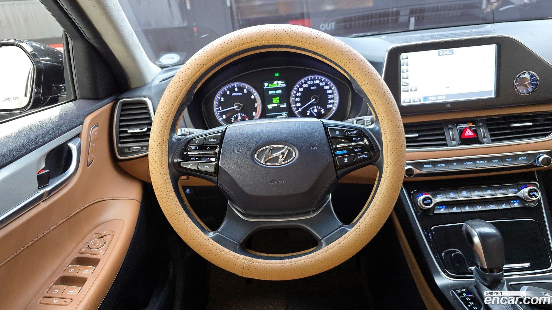 Main__Slider__Photo:Grandeur Hyundai 2019.3-12