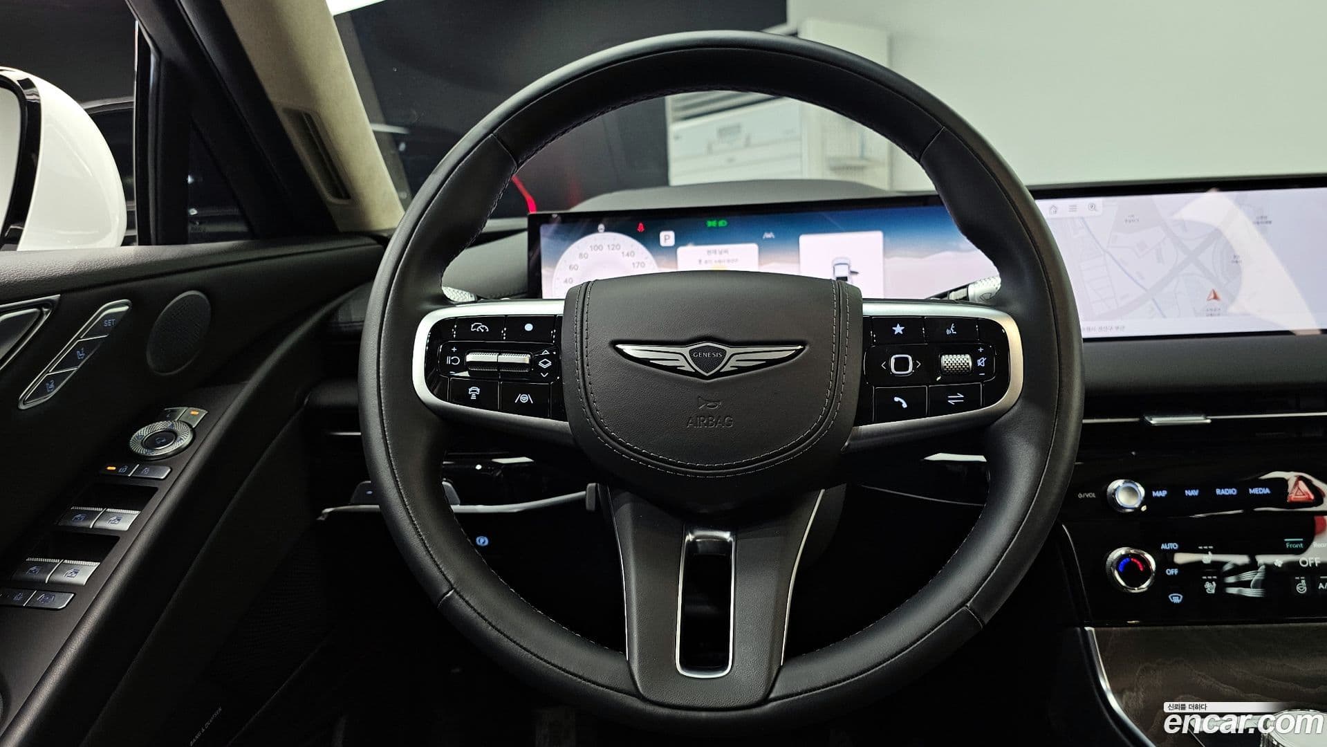 Main__Slider__Photo:G80 Genesis 2024.6-12