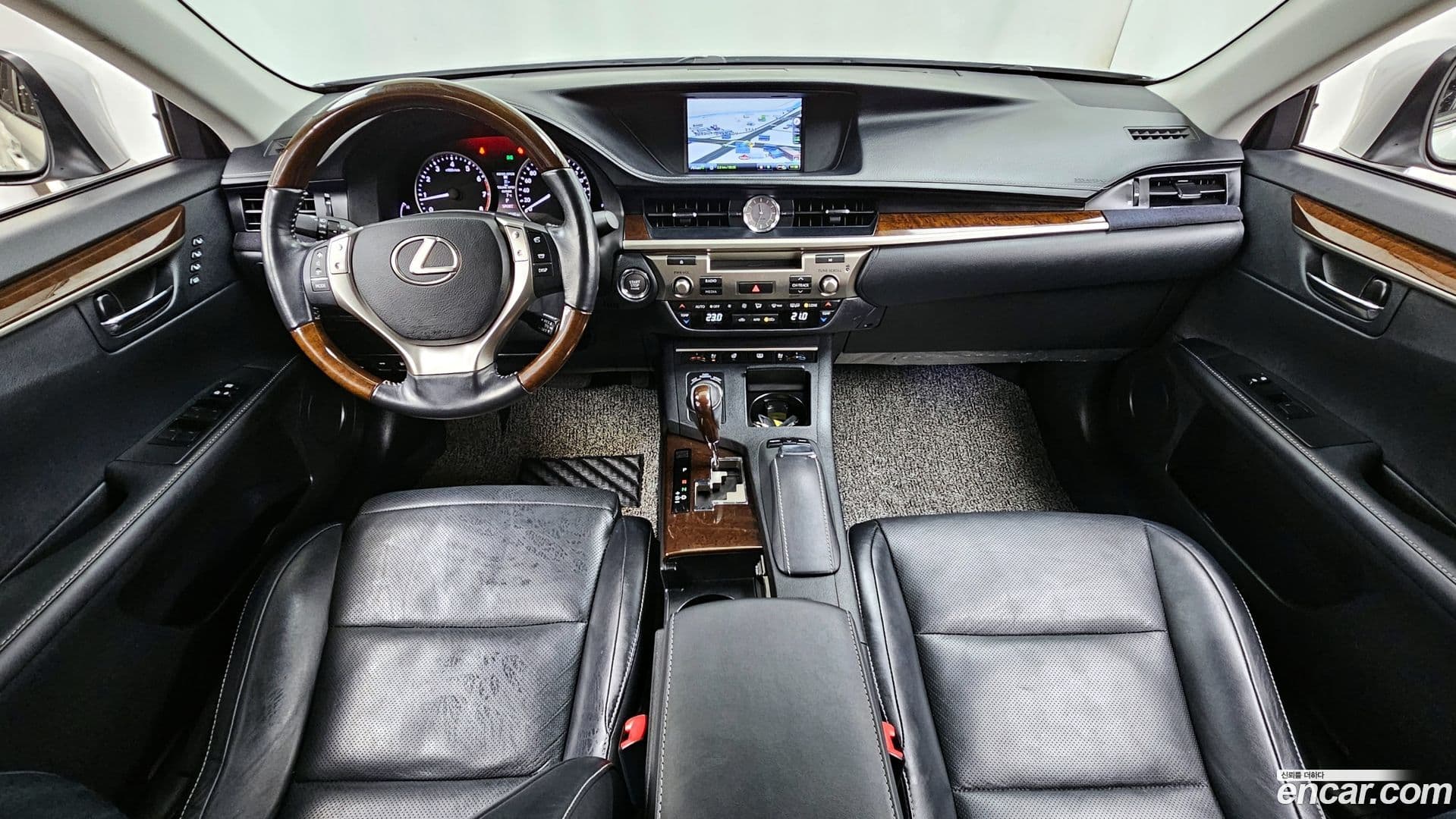 Main__Slider__Photo:ES Lexus 2015.1-6