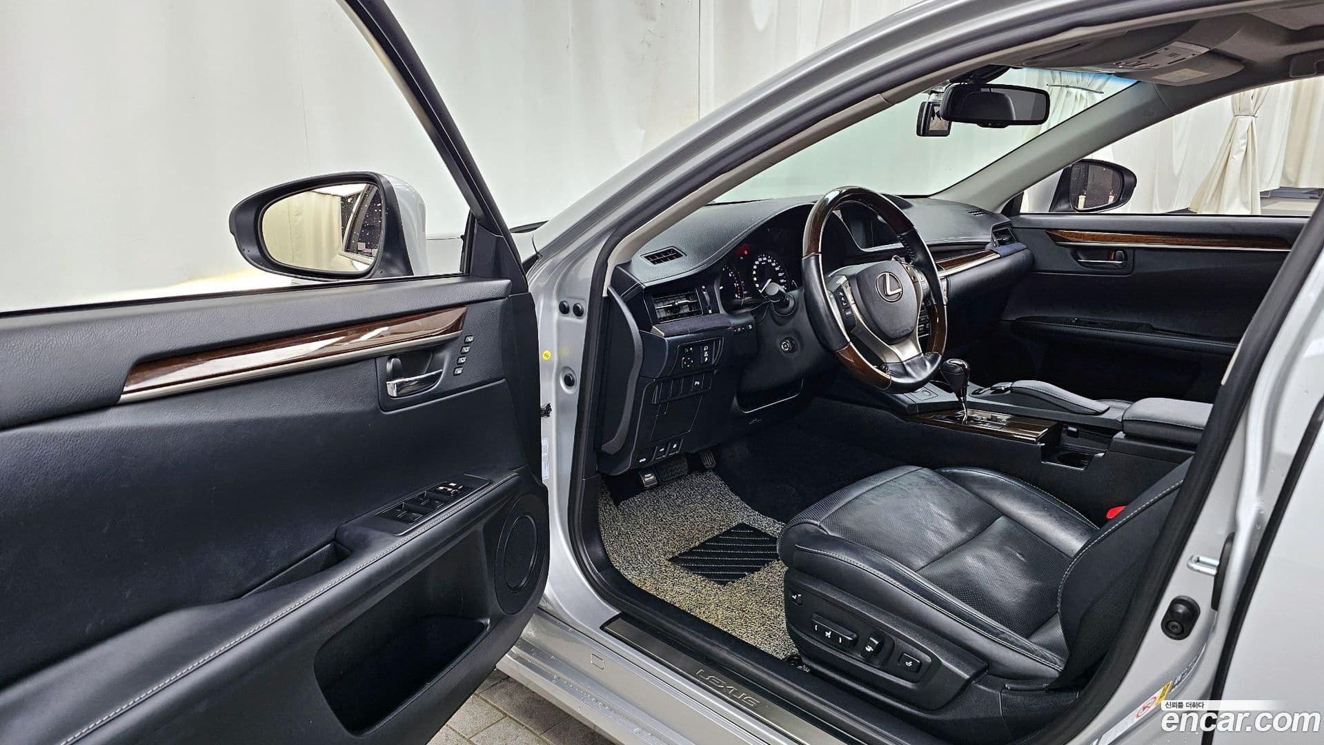 Main__Slider__Photo:ES Lexus 2015.1-9