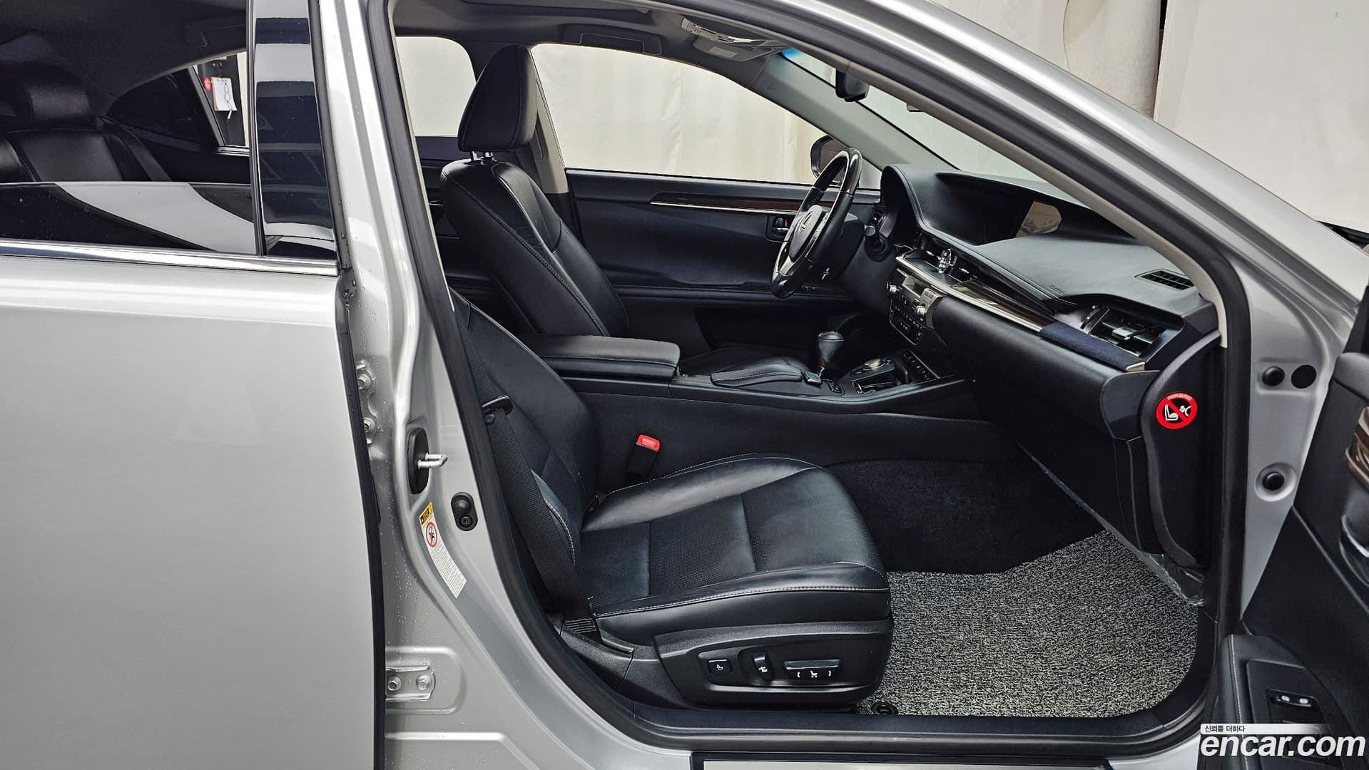 Main__Slider__Photo:ES Lexus 2015.1-10