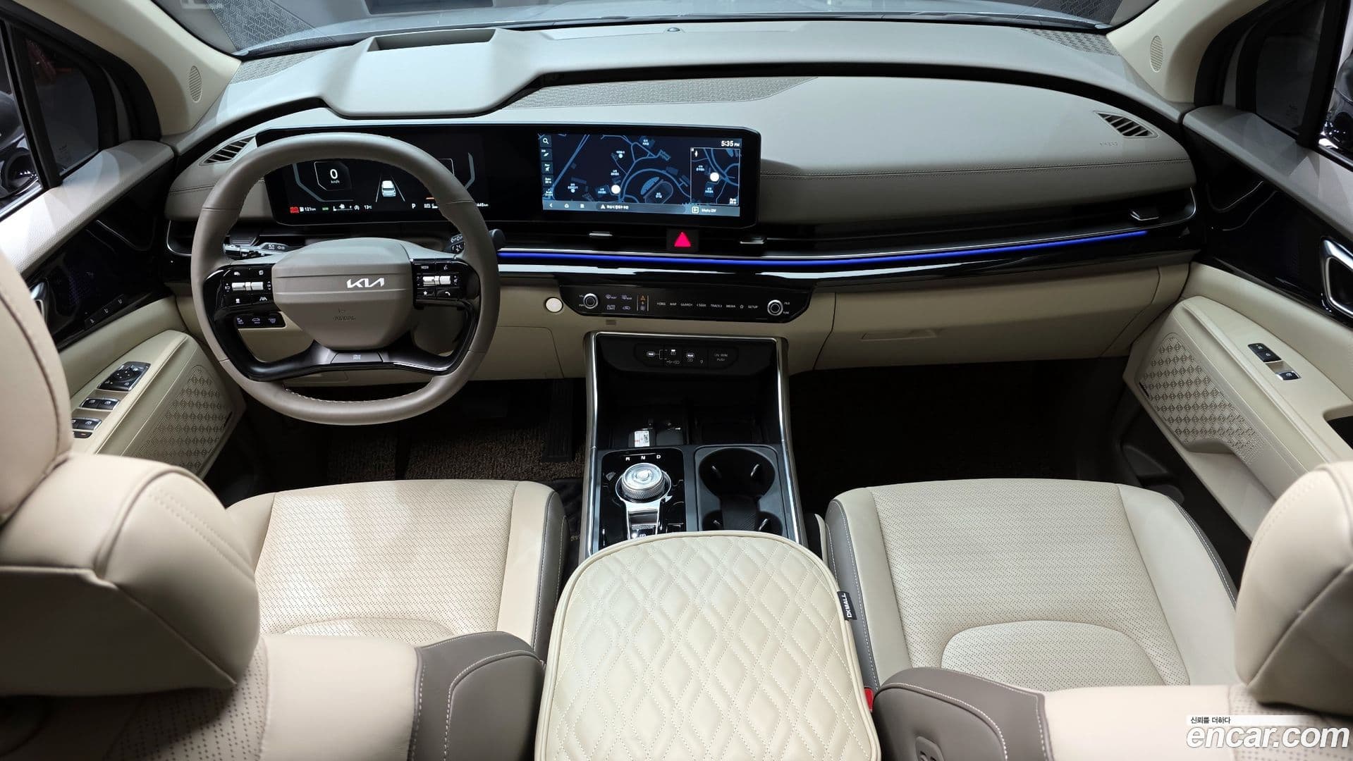 Main__Slider__Photo:Canival Kia 2024.11-6