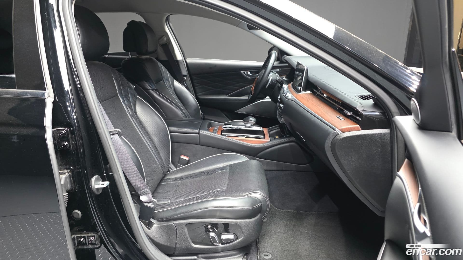 Main__Slider__Photo:K9 Kia 2018.6-10