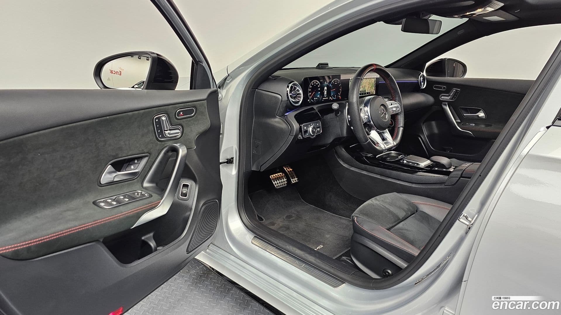 Main__Slider__Photo:A-Class Mercedes-Benz 2023.4-9