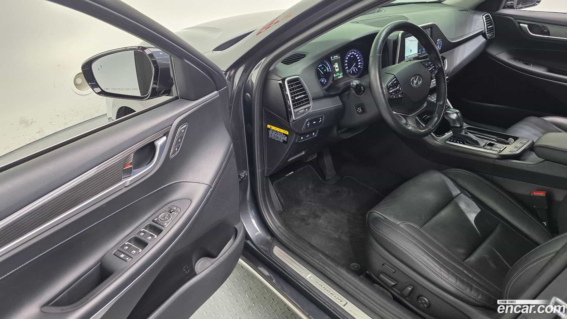 Grandeur Hyundai 2018.6-OPTION-015