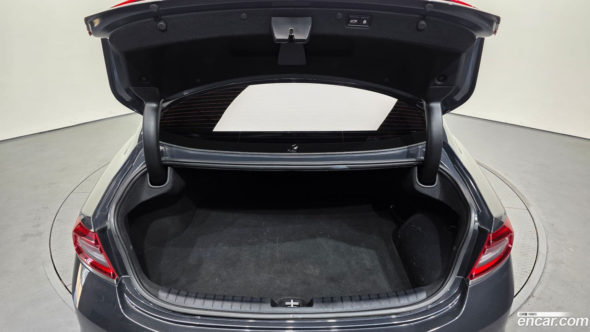 Main__Slider__Photo:Grandeur Hyundai 2018.6-19