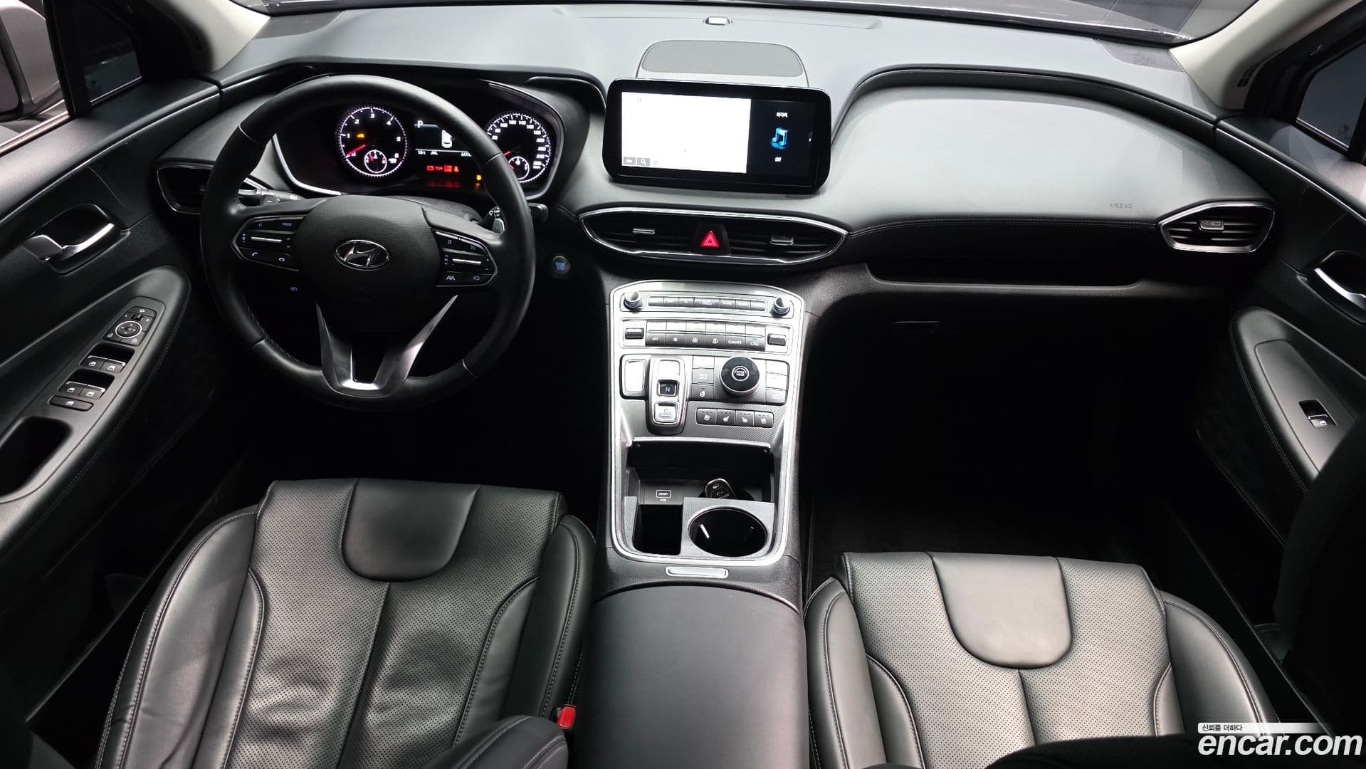 Main__Slider__Photo:Santafe Hyundai 2022.7-6