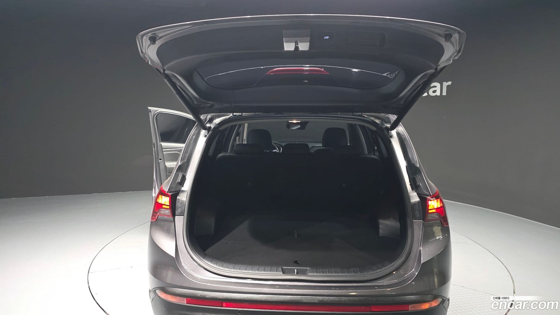 Main__Slider__Photo:Santafe Hyundai 2022.7-19