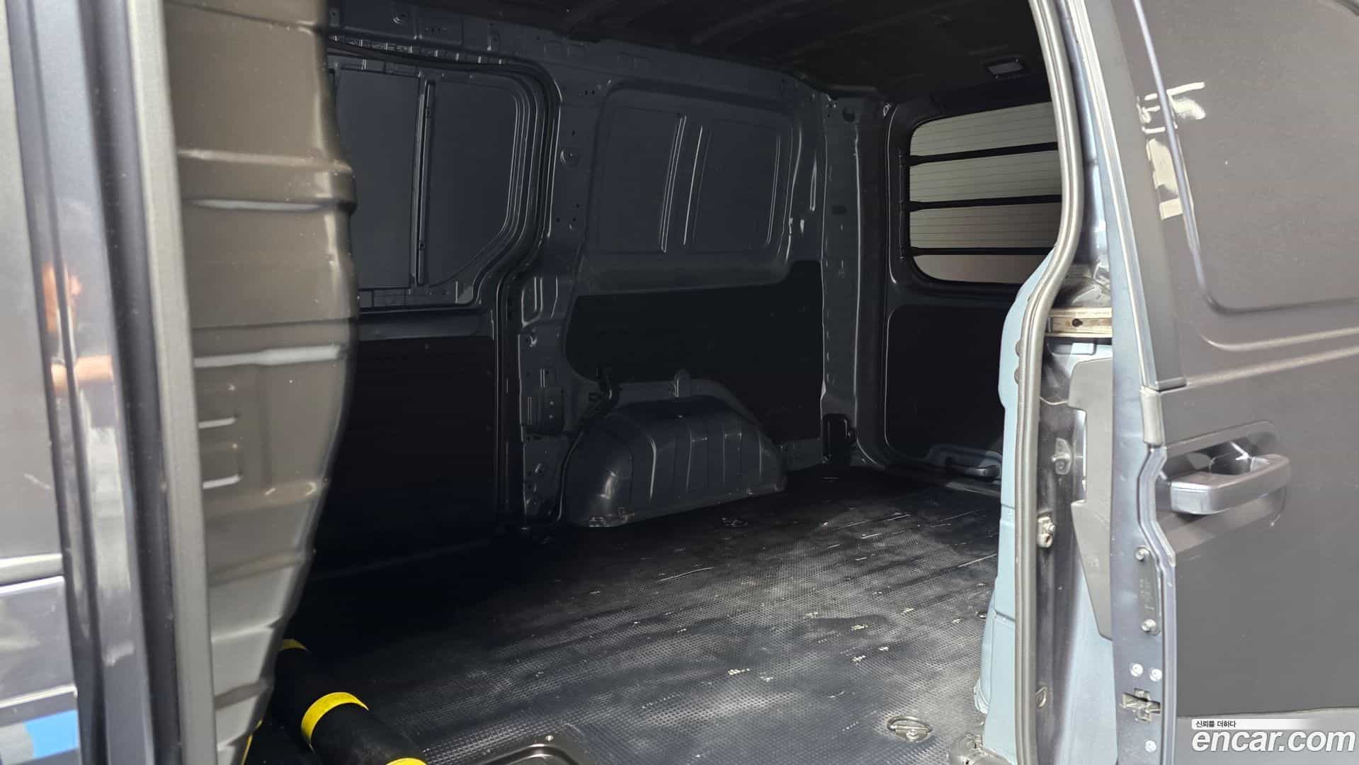 Staria Hyundai 2023.8-OPTION-023