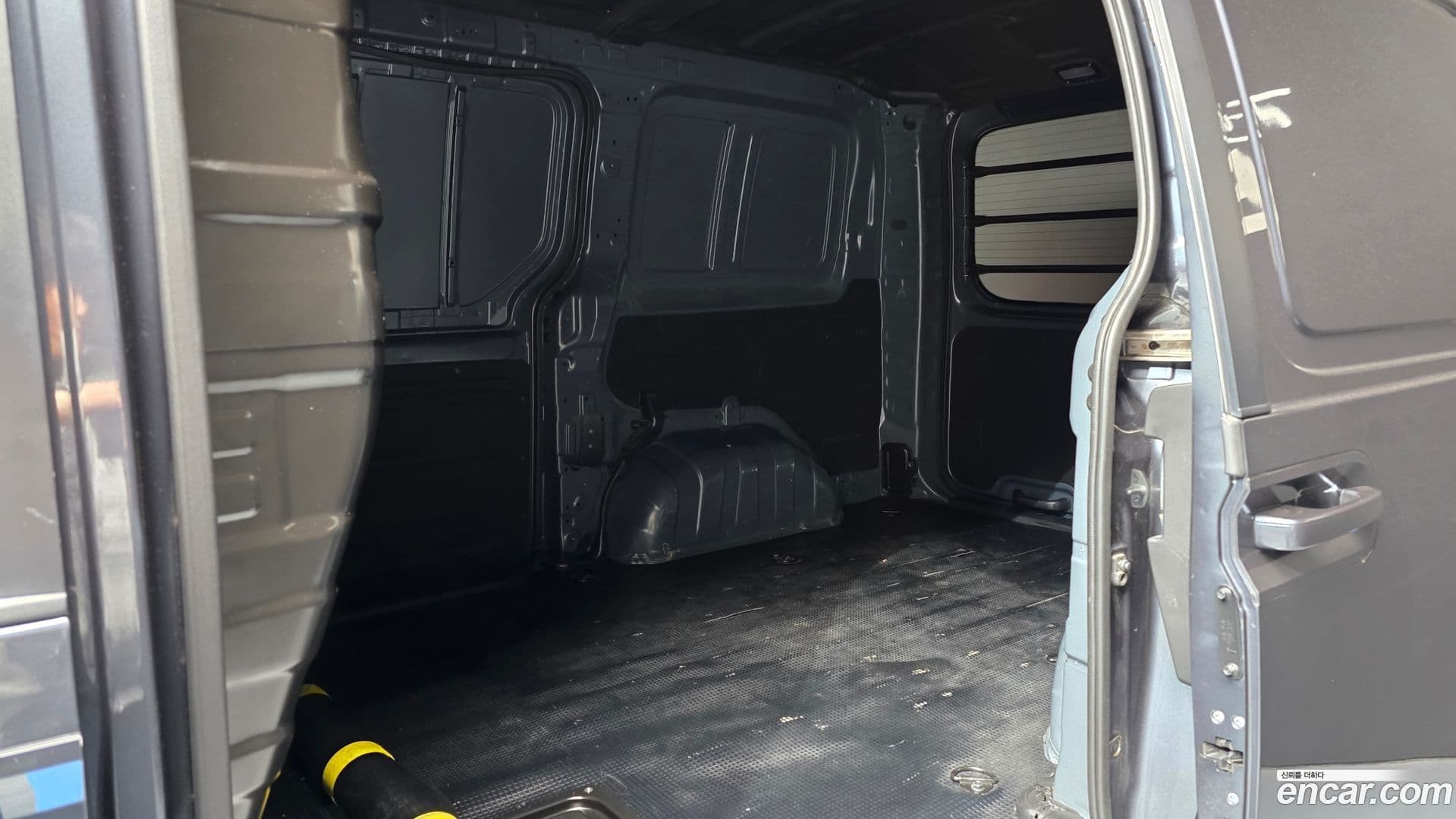 Main__Slider__Photo:Staria Hyundai 2023.8-18