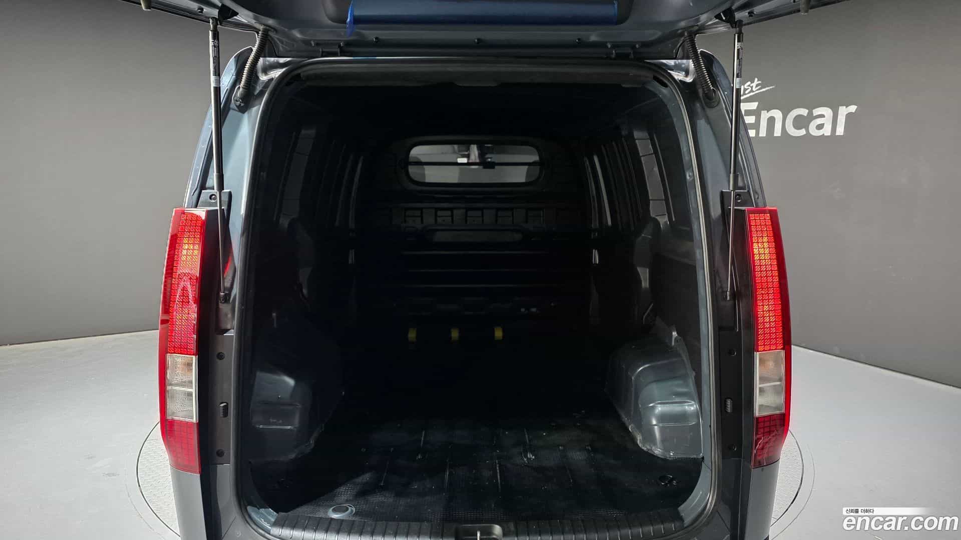 Staria Hyundai 2023.8-OPTION-024