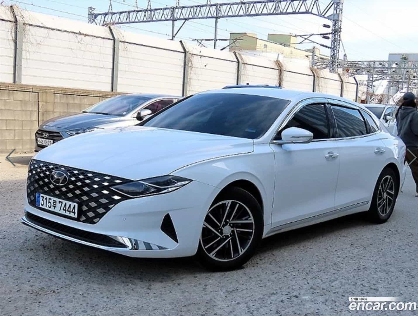 Grandeur Hyundai 2020.1-OUTER-002