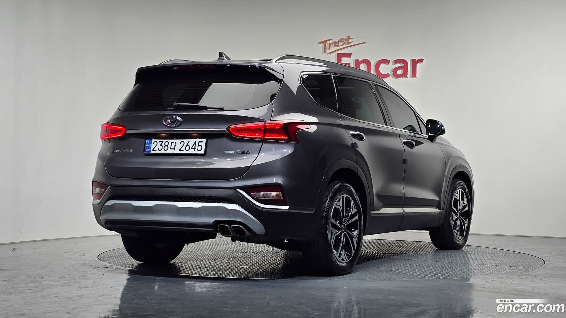 Main__Slider__Photo:Santafe Hyundai 2018.4-1